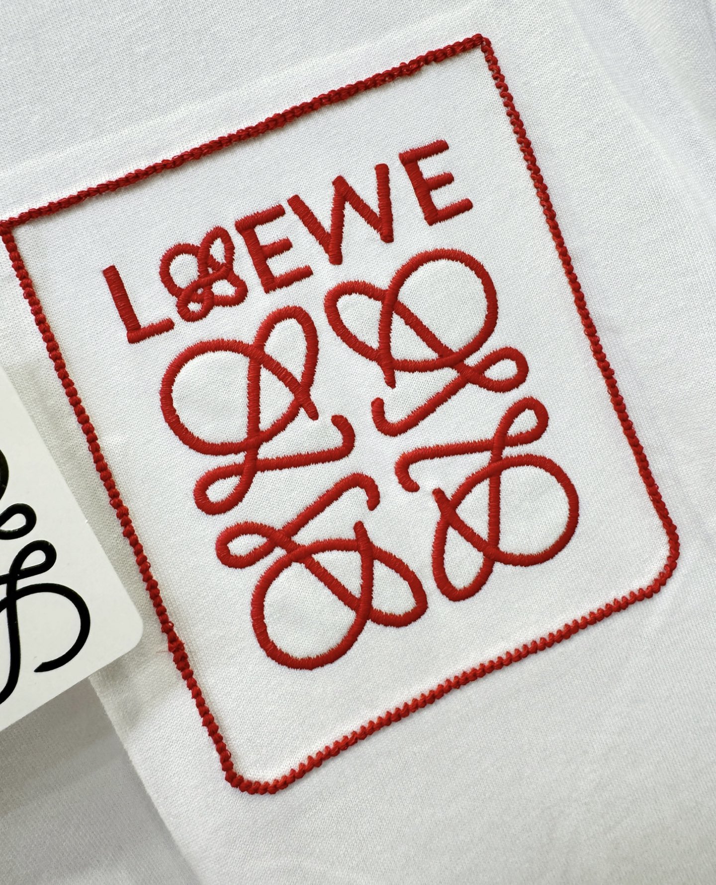 LOEWE罗意威 2026新款短袖T恤！走秀图案时尚休闲短袖T恤衫！设计logo设计！极具设计精选客供面