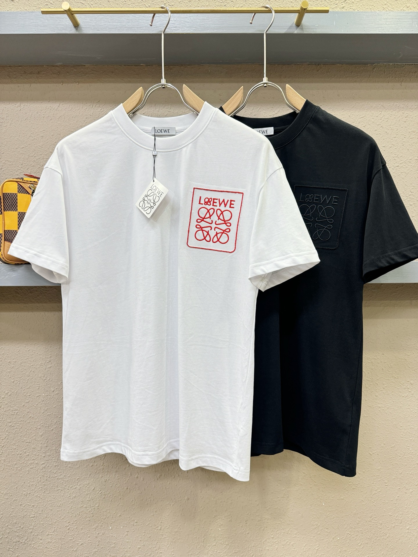 LOEWE罗意威 2026新款短袖T恤！走秀图案时尚休闲短袖T恤衫！设计logo设计！极具设计精选客供面