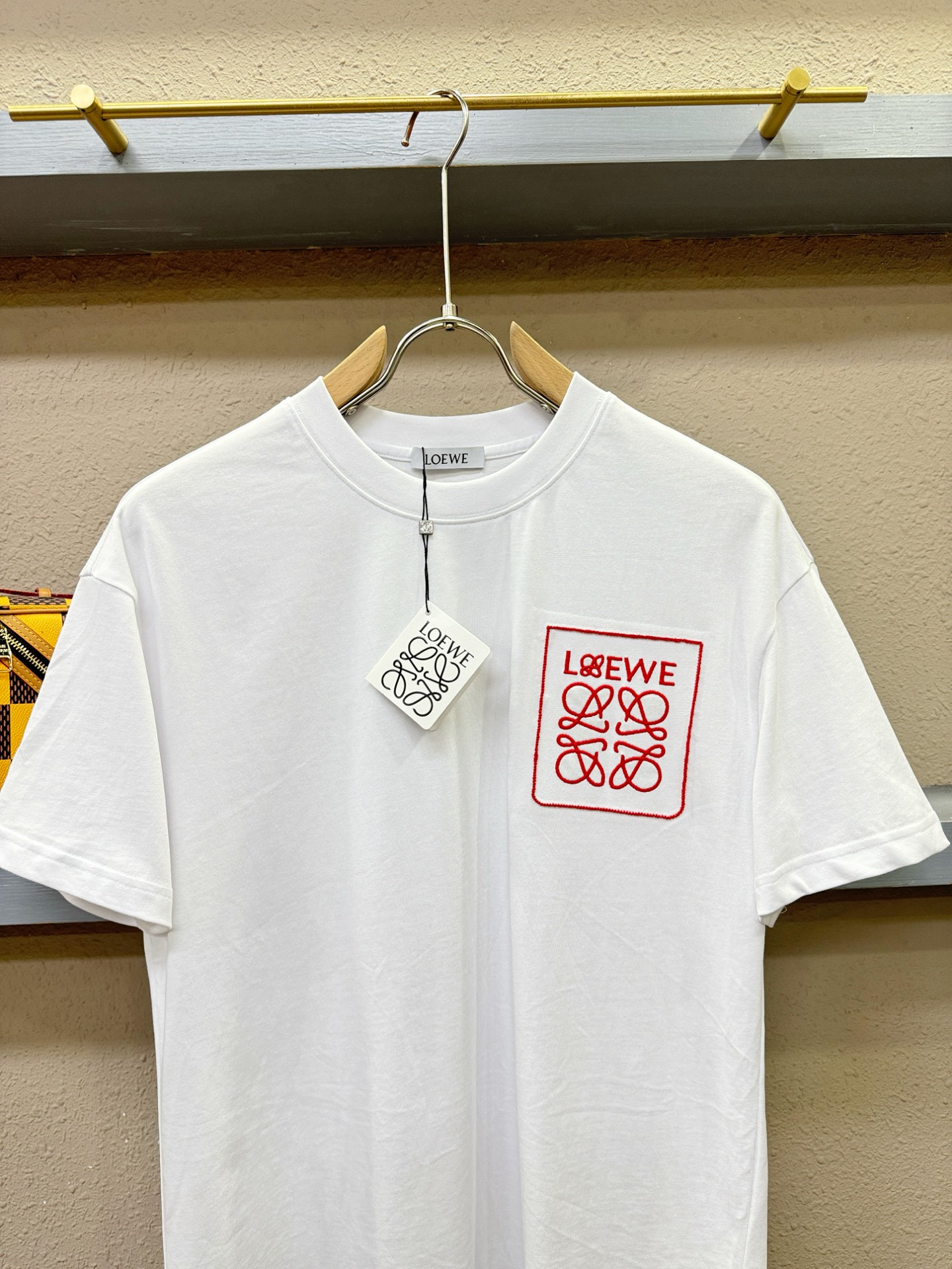 LOEWE罗意威 2026新款短袖T恤！走秀图案时尚休闲短袖T恤衫！设计logo设计！极具设计精选客供面