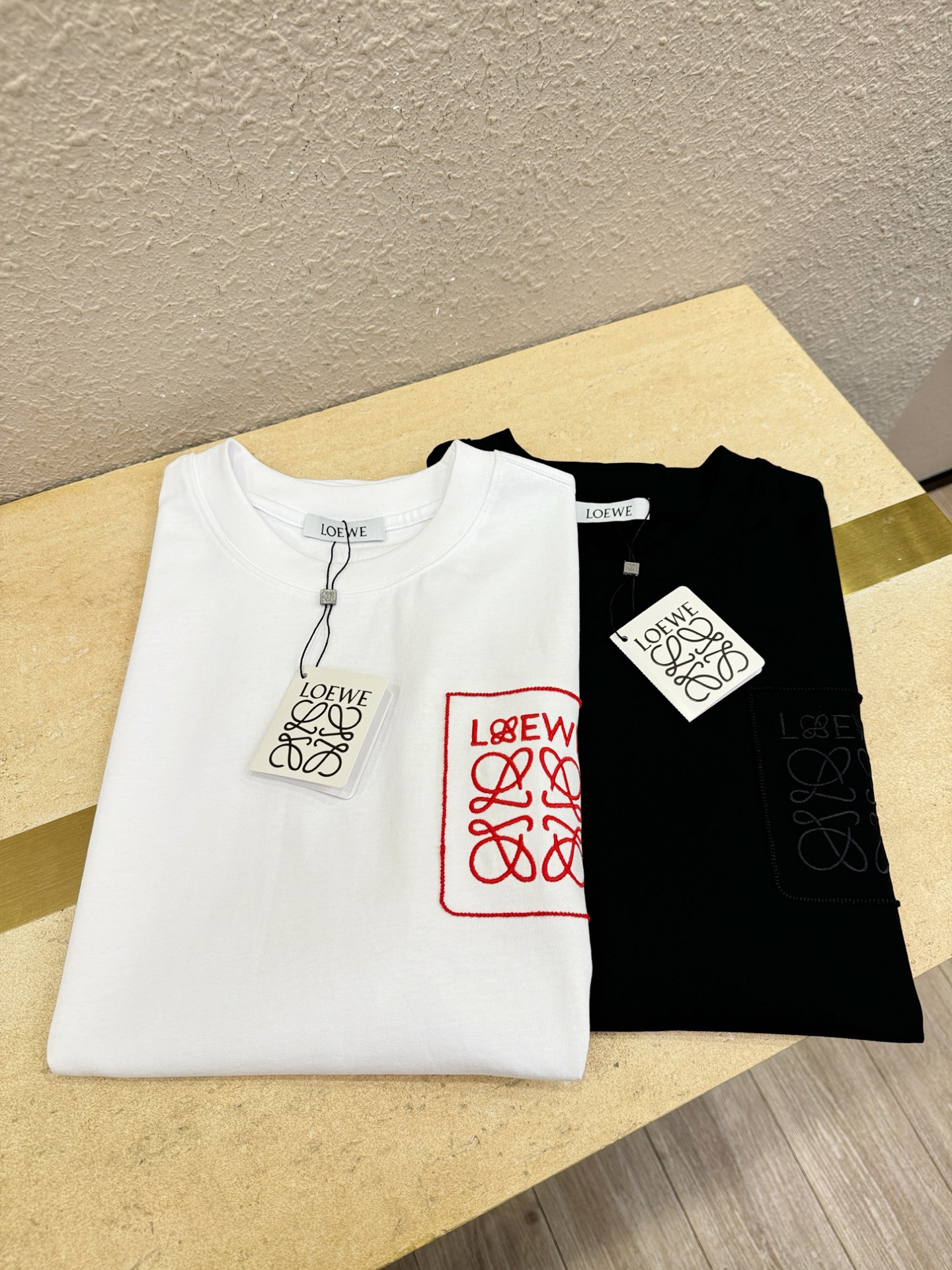 LOEWE罗意威 2026新款短袖T恤！走秀图案时尚休闲短袖T恤衫！设计logo设计！极具设计精选客供面