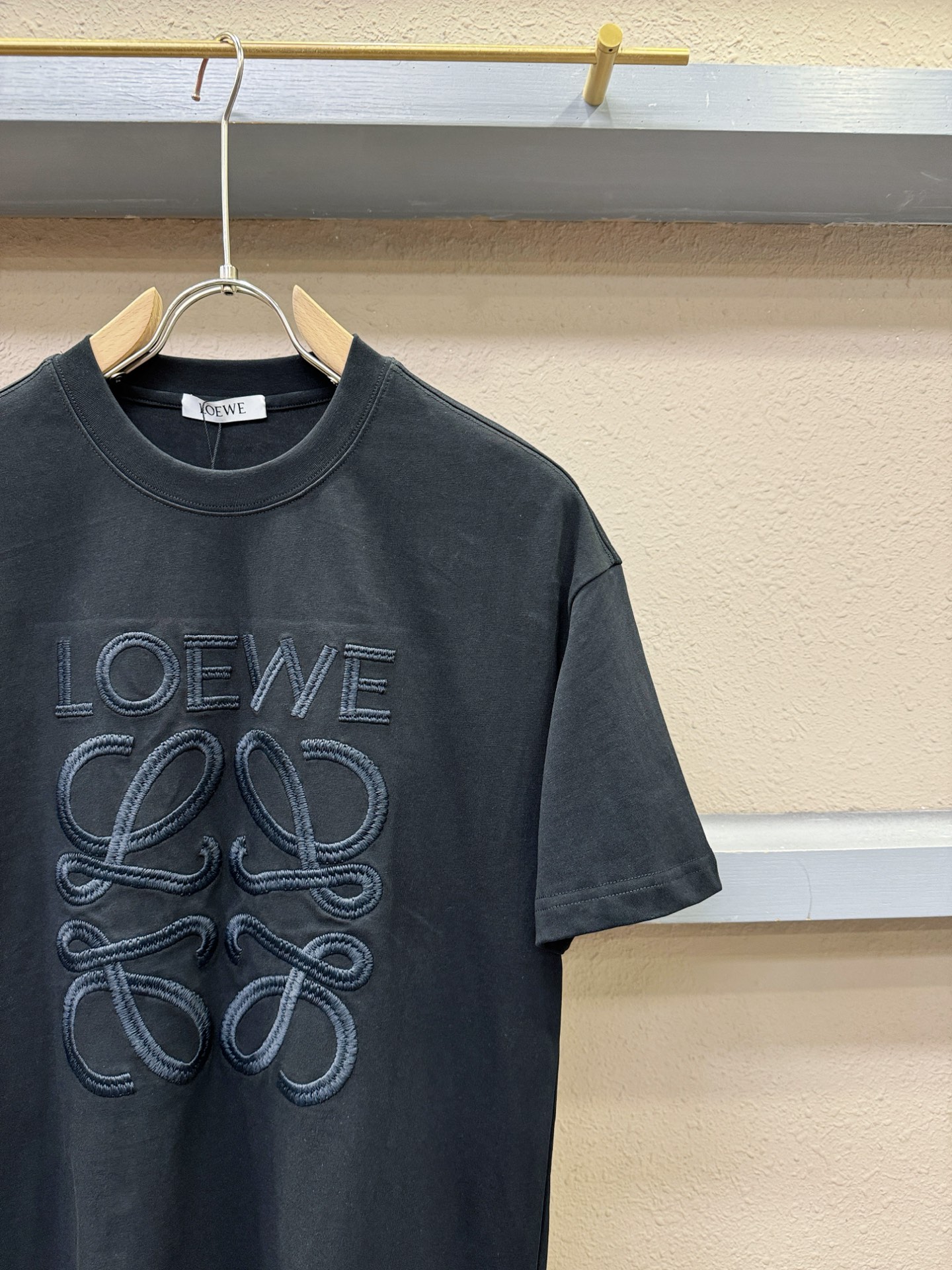 LOEWE罗意威 2026新款短袖T恤！走秀图案时尚休闲短袖T恤衫！设计logo设计！极具设计精选客供面