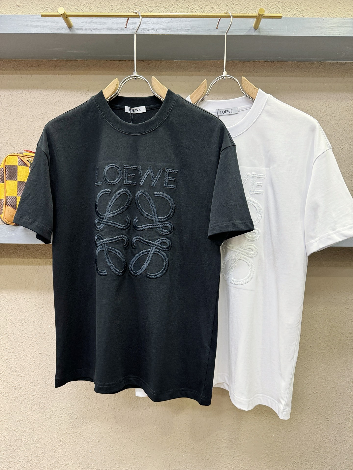 LOEWE罗意威 2026新款短袖T恤！走秀图案时尚休闲短袖T恤衫！设计logo设计！极具设计精选客供面