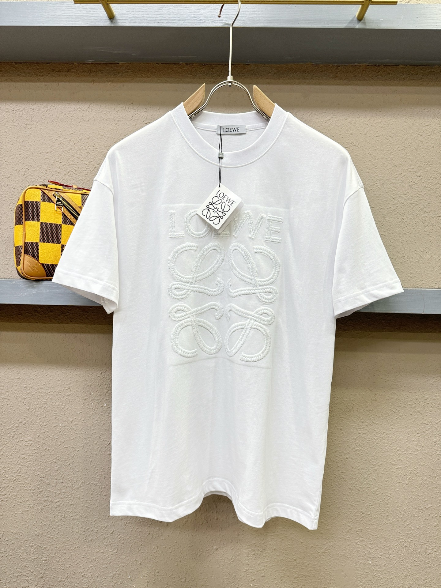 LOEWE罗意威 2026新款短袖T恤！走秀图案时尚休闲短袖T恤衫！设计logo设计！极具设计精选客供面
