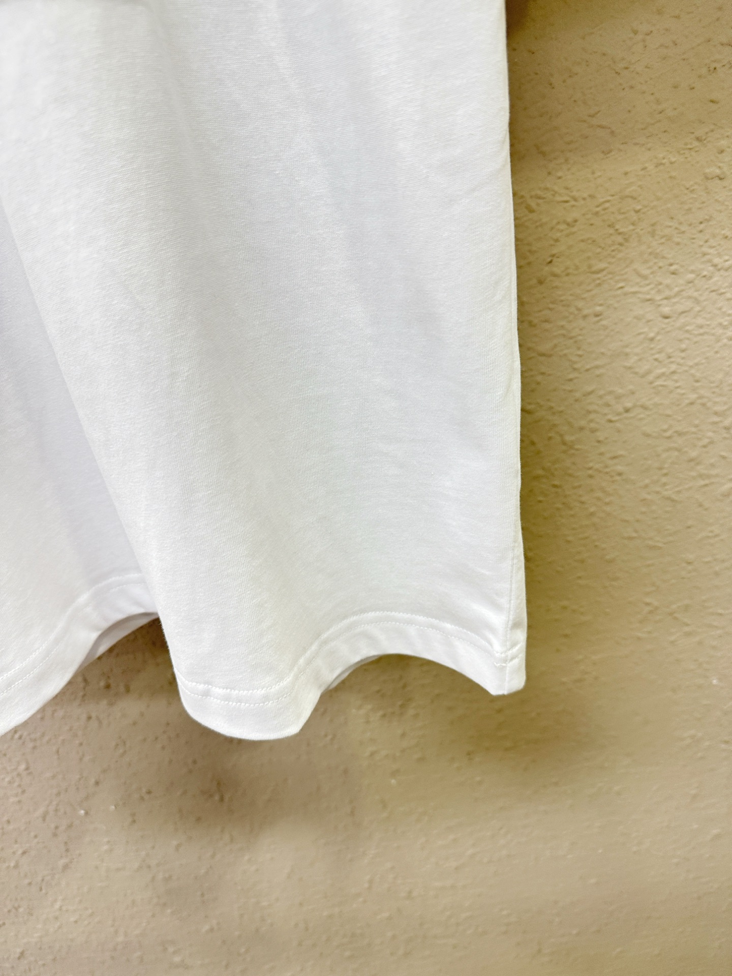 LOEWE罗意威 2026新款短袖T恤！走秀图案时尚休闲短袖T恤衫！设计logo设计！极具设计精选客供面