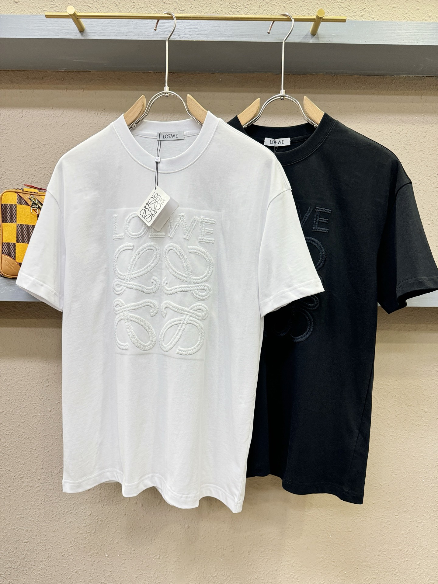 LOEWE罗意威 2026新款短袖T恤！走秀图案时尚休闲短袖T恤衫！设计logo设计！极具设计精选客供面