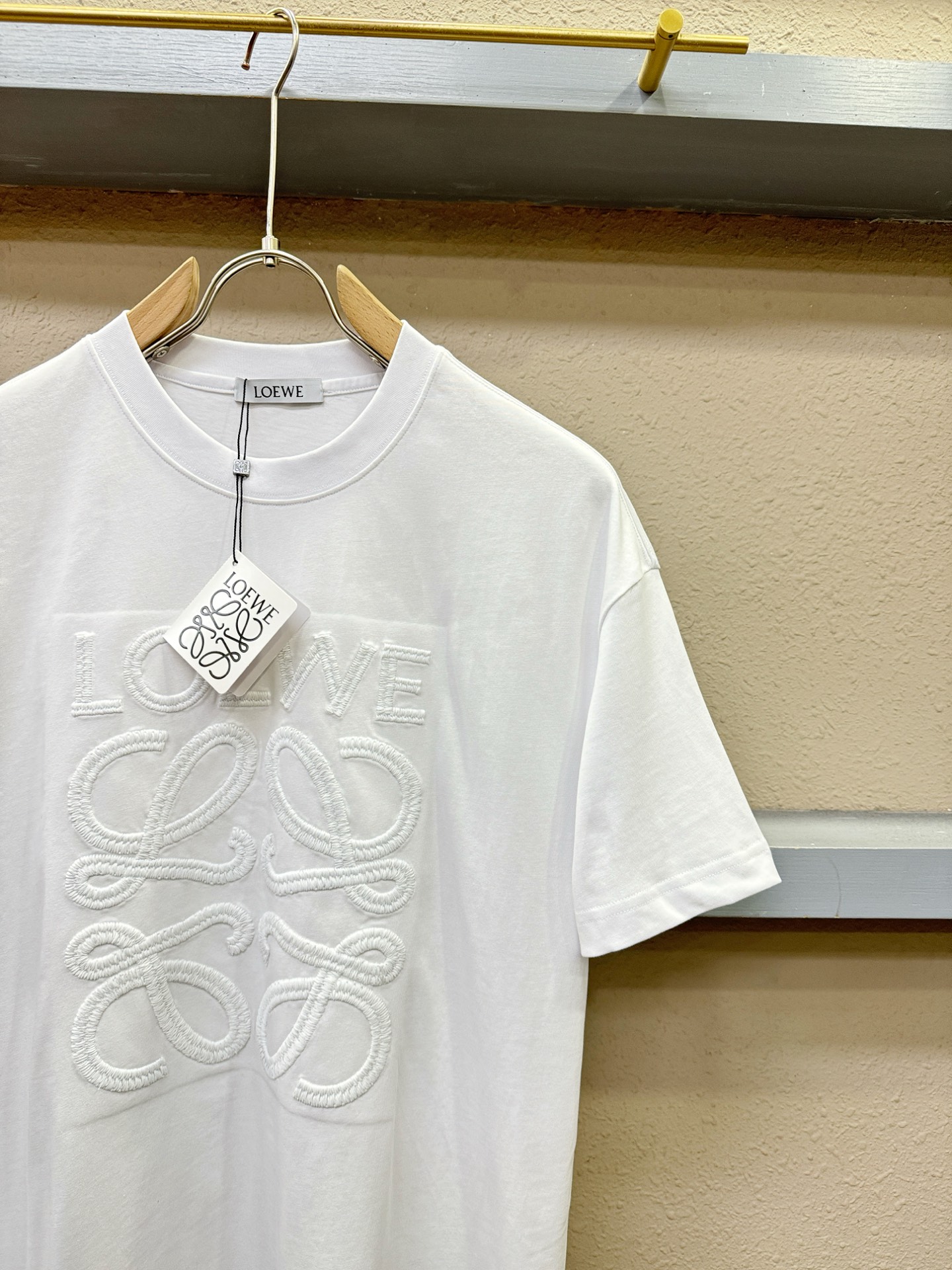 LOEWE罗意威 2026新款短袖T恤！走秀图案时尚休闲短袖T恤衫！设计logo设计！极具设计精选客供面