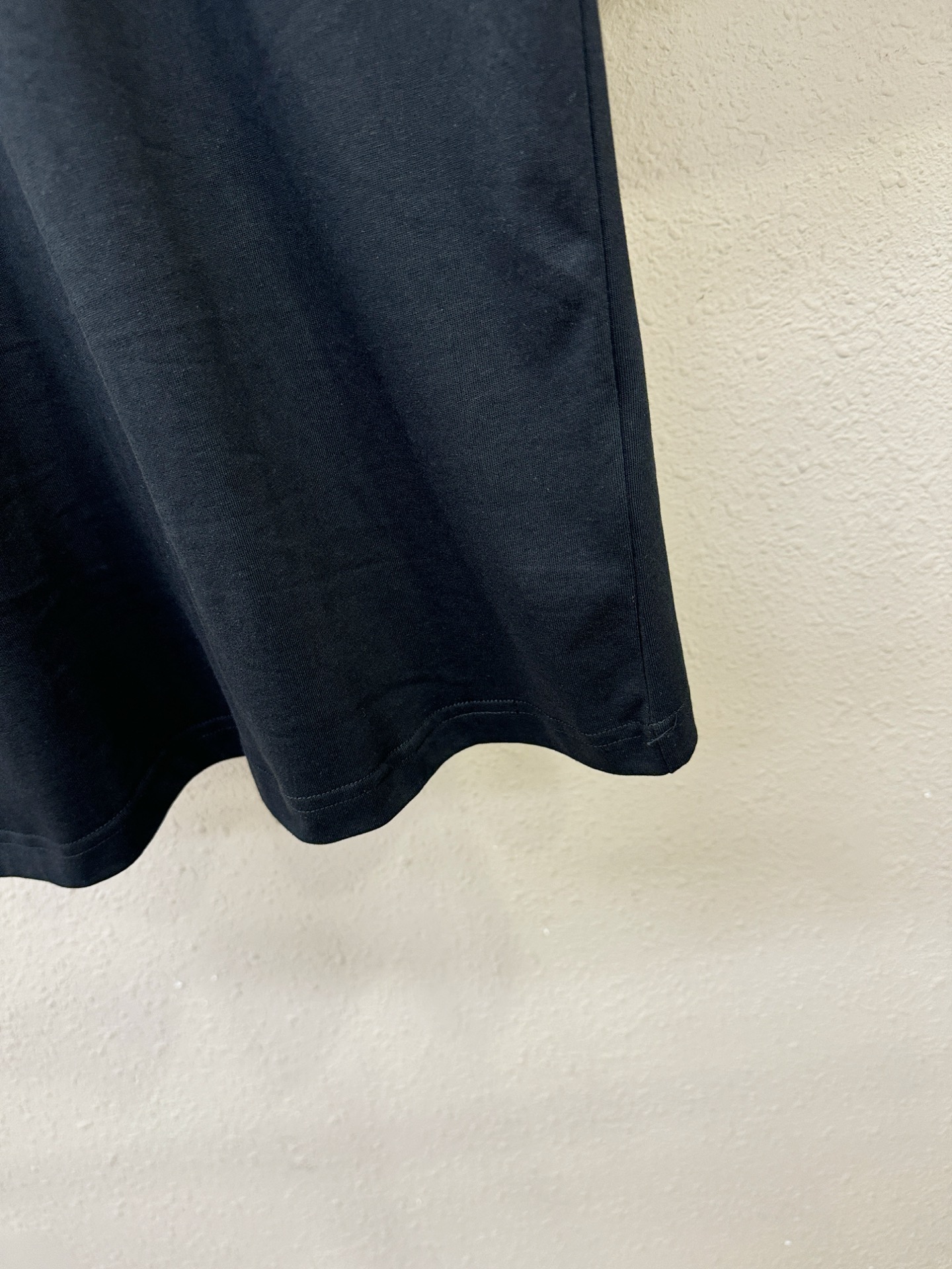 LV路易威登 2026新款短袖T恤！走秀图案时尚休闲短袖T恤衫！设计logo设计！极具设计精选客供面料，