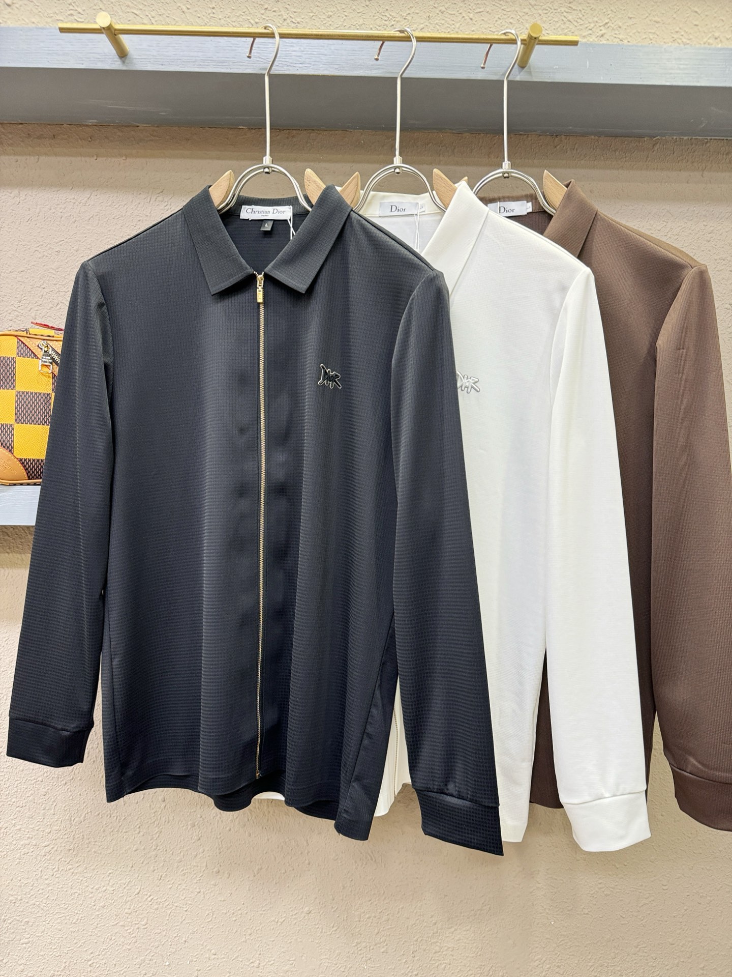 Dior迪奥 2025新款衬衫，贸易公司渠道稀出，领先官网发售！经典休闲衬衫搭配独特的设计，简洁干净、经