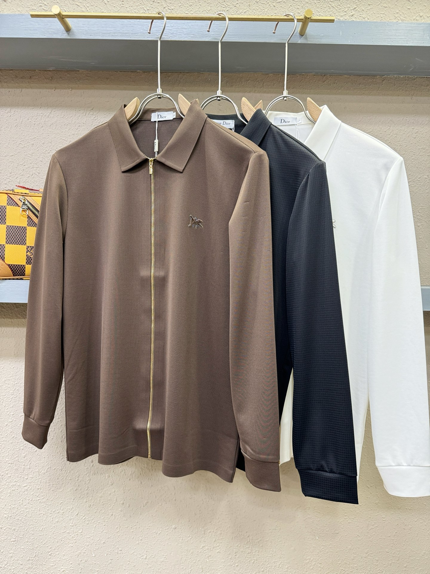 Dior迪奥 2025新款衬衫，贸易公司渠道稀出，领先官网发售！经典休闲衬衫搭配独特的设计，简洁干净、经