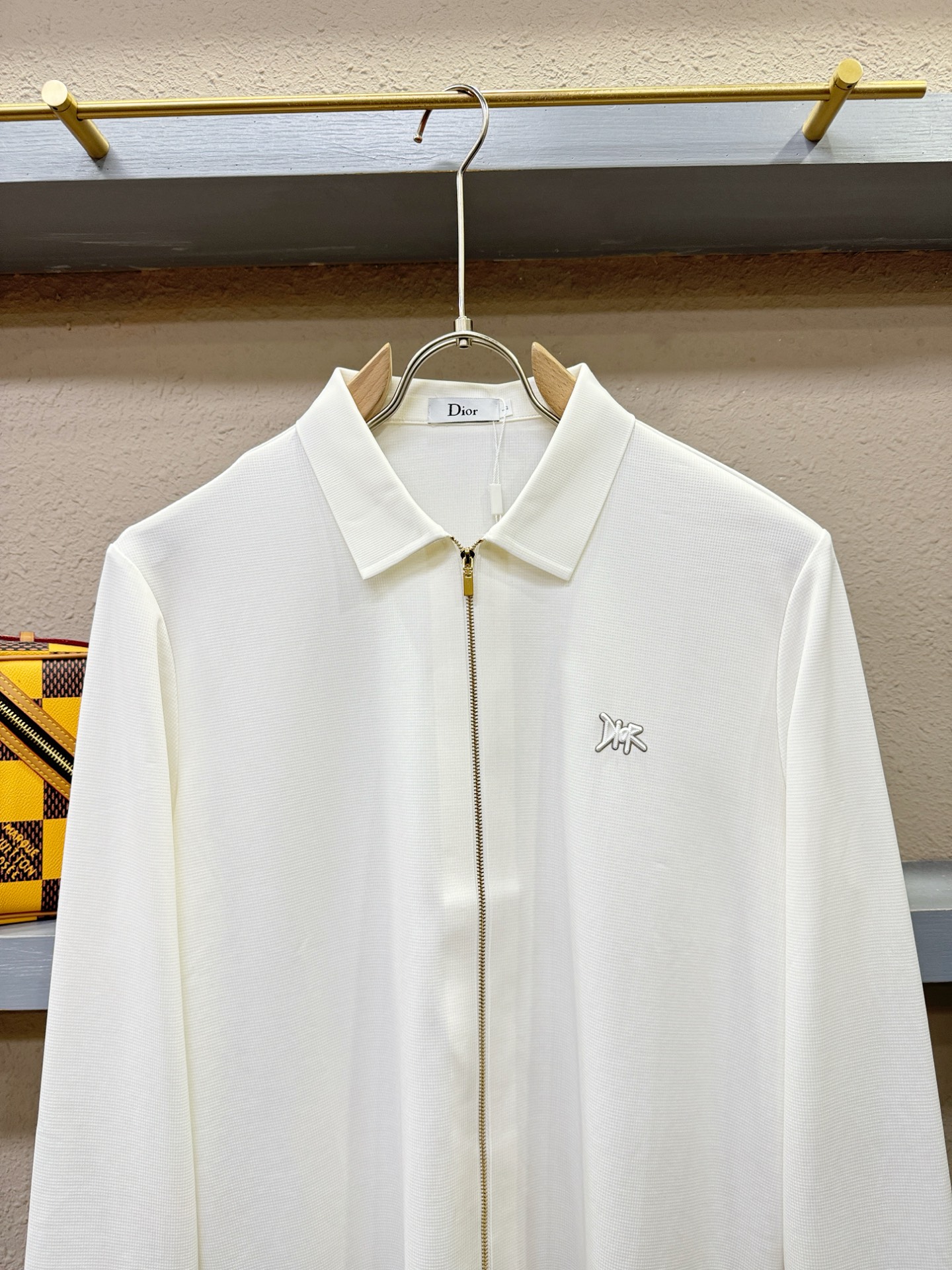 Dior迪奥 2025新款衬衫，贸易公司渠道稀出，领先官网发售！经典休闲衬衫搭配独特的设计，简洁干净、经