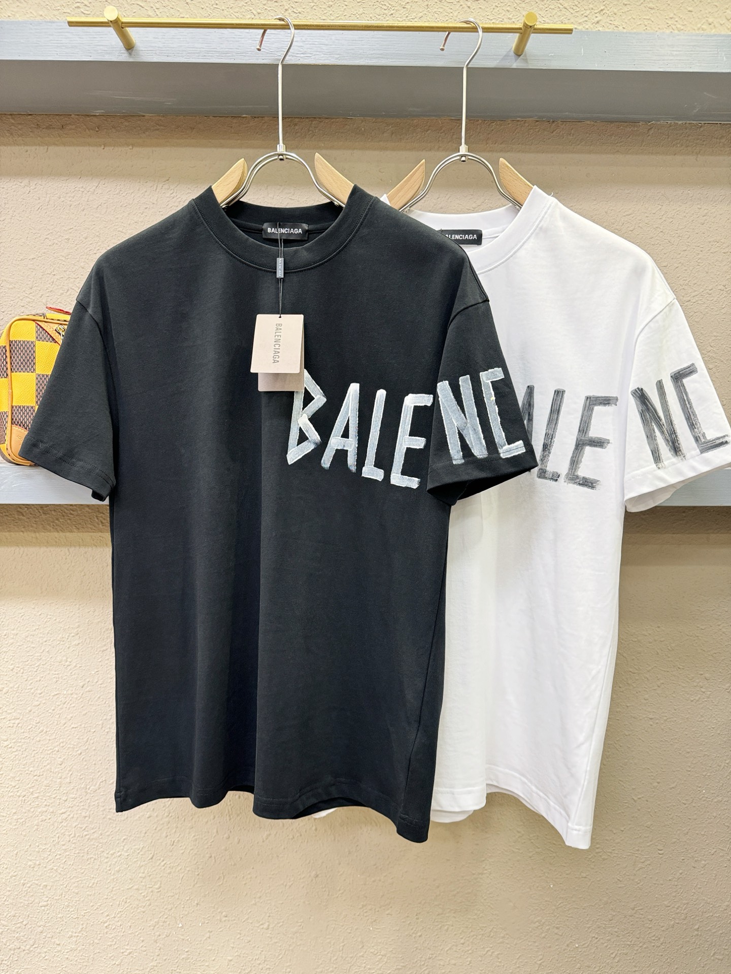 Balenciaga巴黎世家 2026新款短袖T恤！走秀图案时尚休闲短袖T恤衫！设计logo设计！极具设