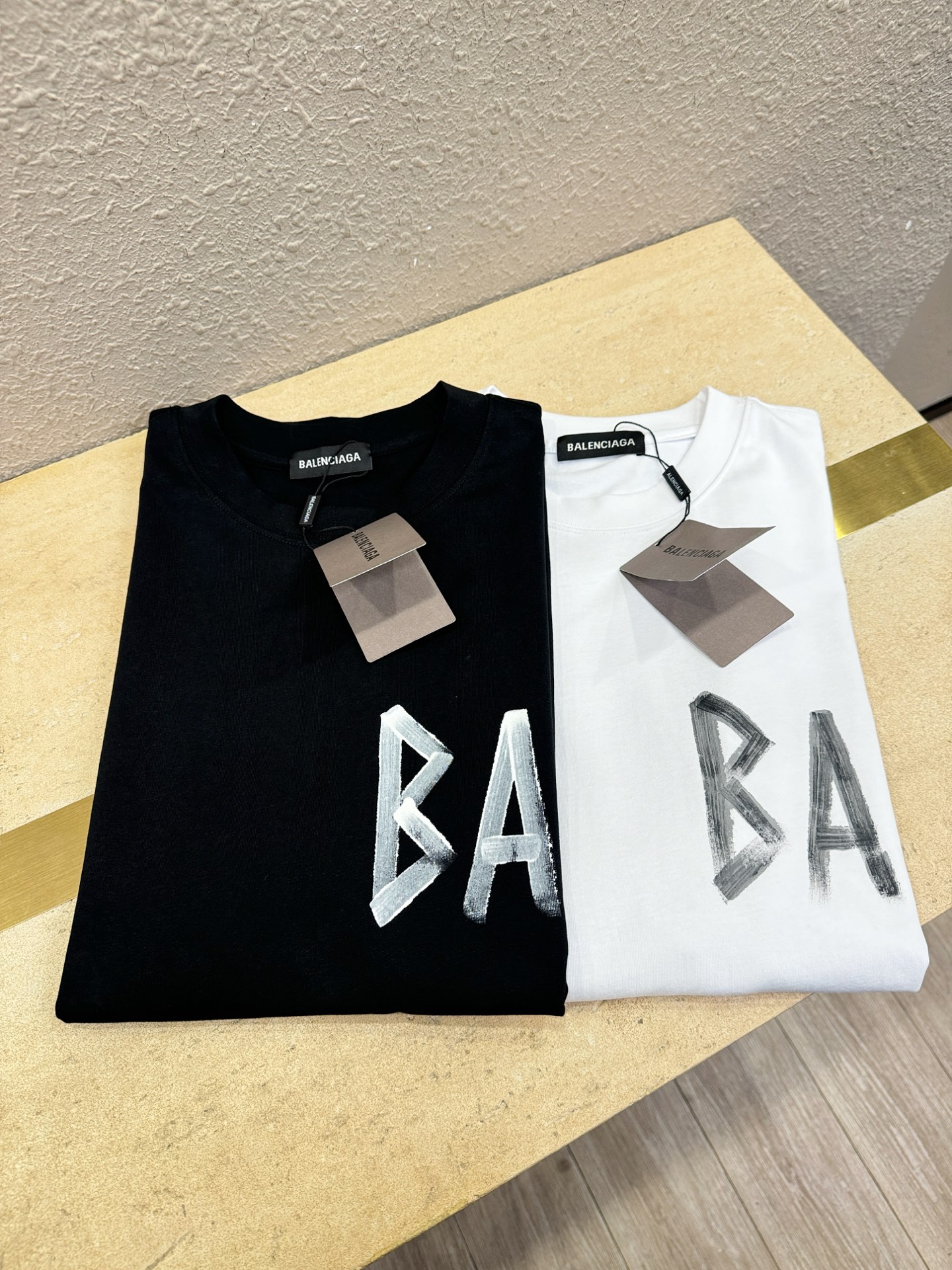 Balenciaga巴黎世家 2026新款短袖T恤！走秀图案时尚休闲短袖T恤衫！设计logo设计！极具设