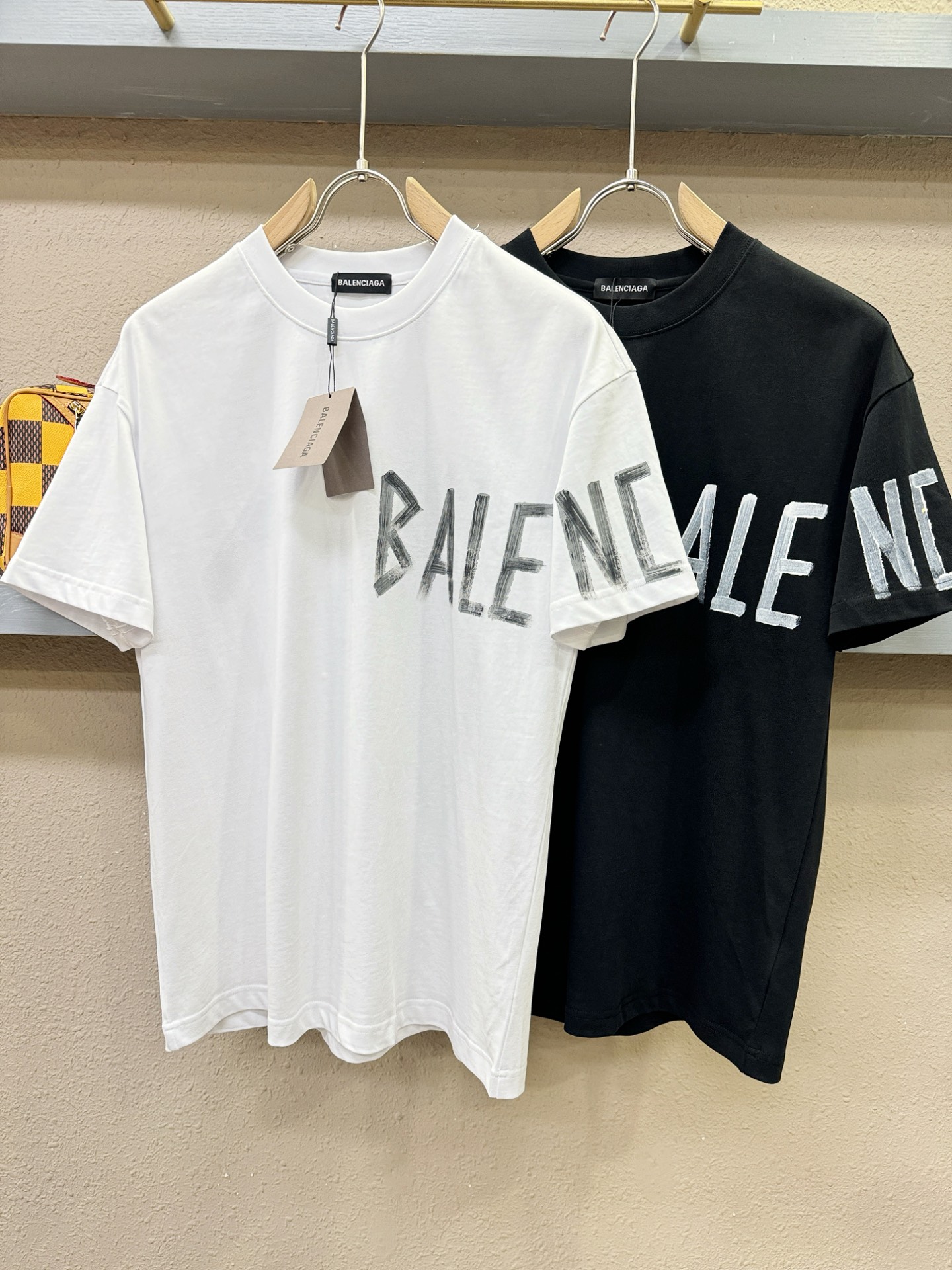 Balenciaga巴黎世家 2026新款短袖T恤！走秀图案时尚休闲短袖T恤衫！设计logo设计！极具设