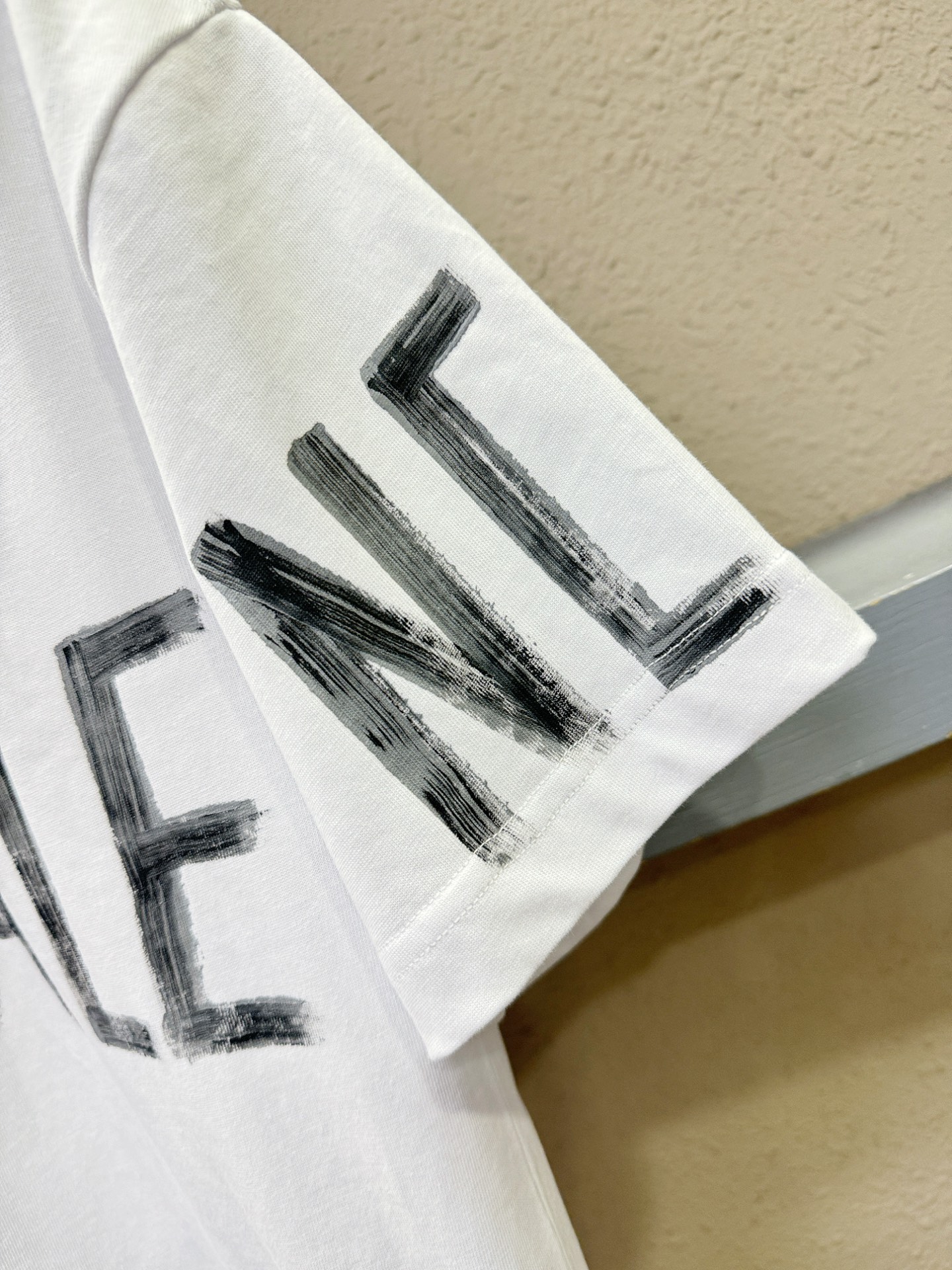 Balenciaga巴黎世家 2026新款短袖T恤！走秀图案时尚休闲短袖T恤衫！设计logo设计！极具设