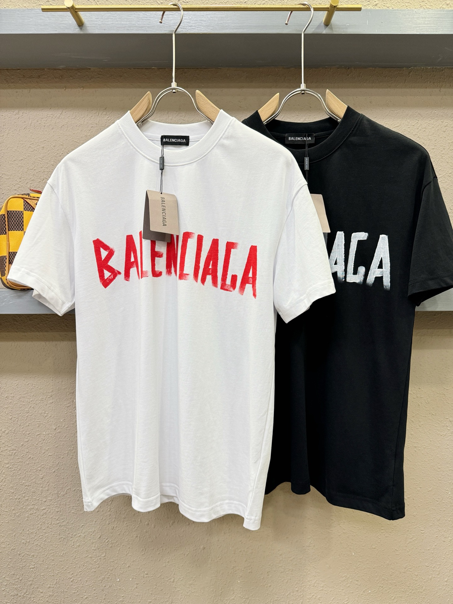Balenciaga巴黎世家 2026新款短袖T恤！走秀图案时尚休闲短袖T恤衫！设计logo设计！极具设