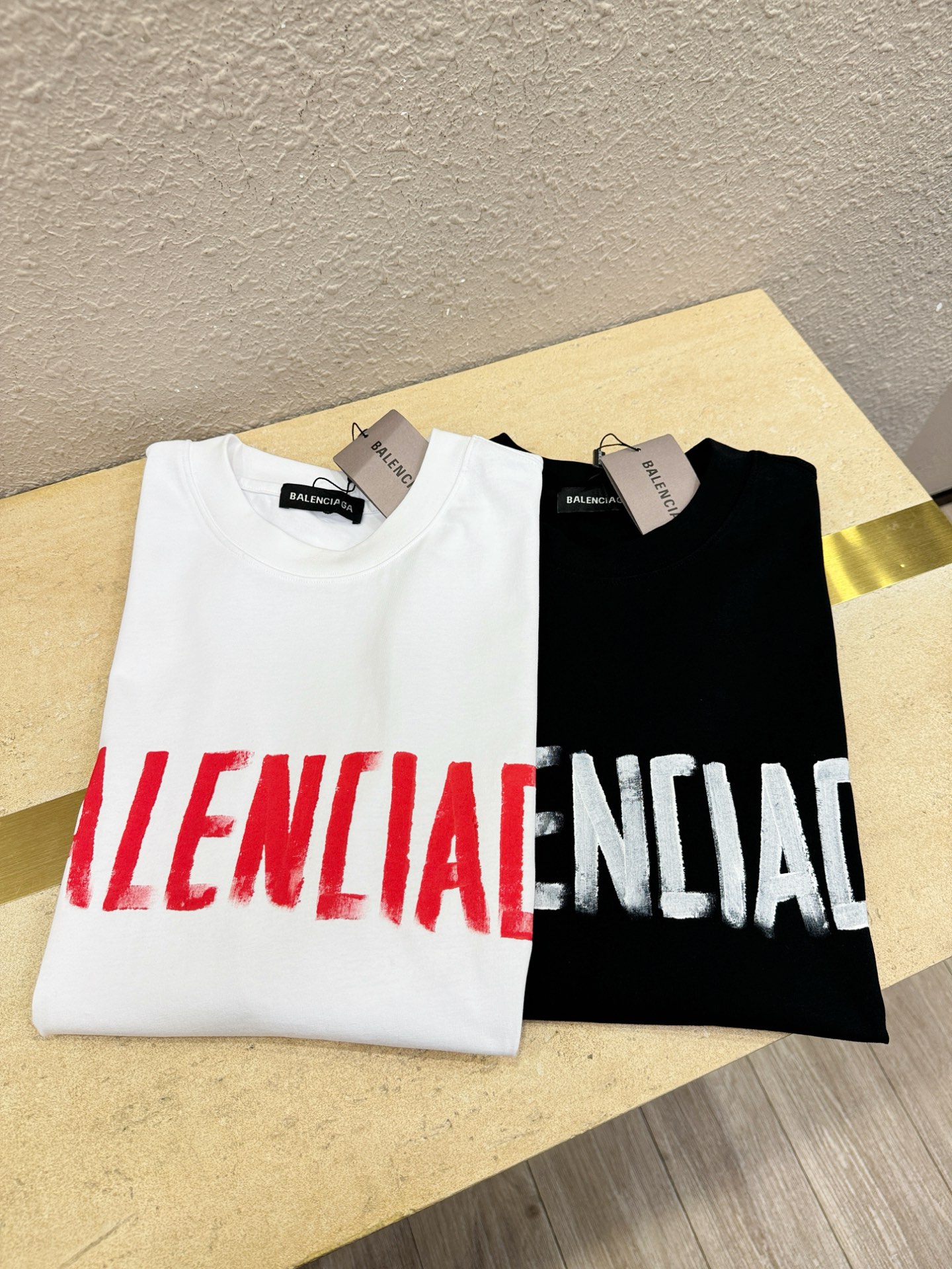 Balenciaga巴黎世家 2026新款短袖T恤！走秀图案时尚休闲短袖T恤衫！设计logo设计！极具设