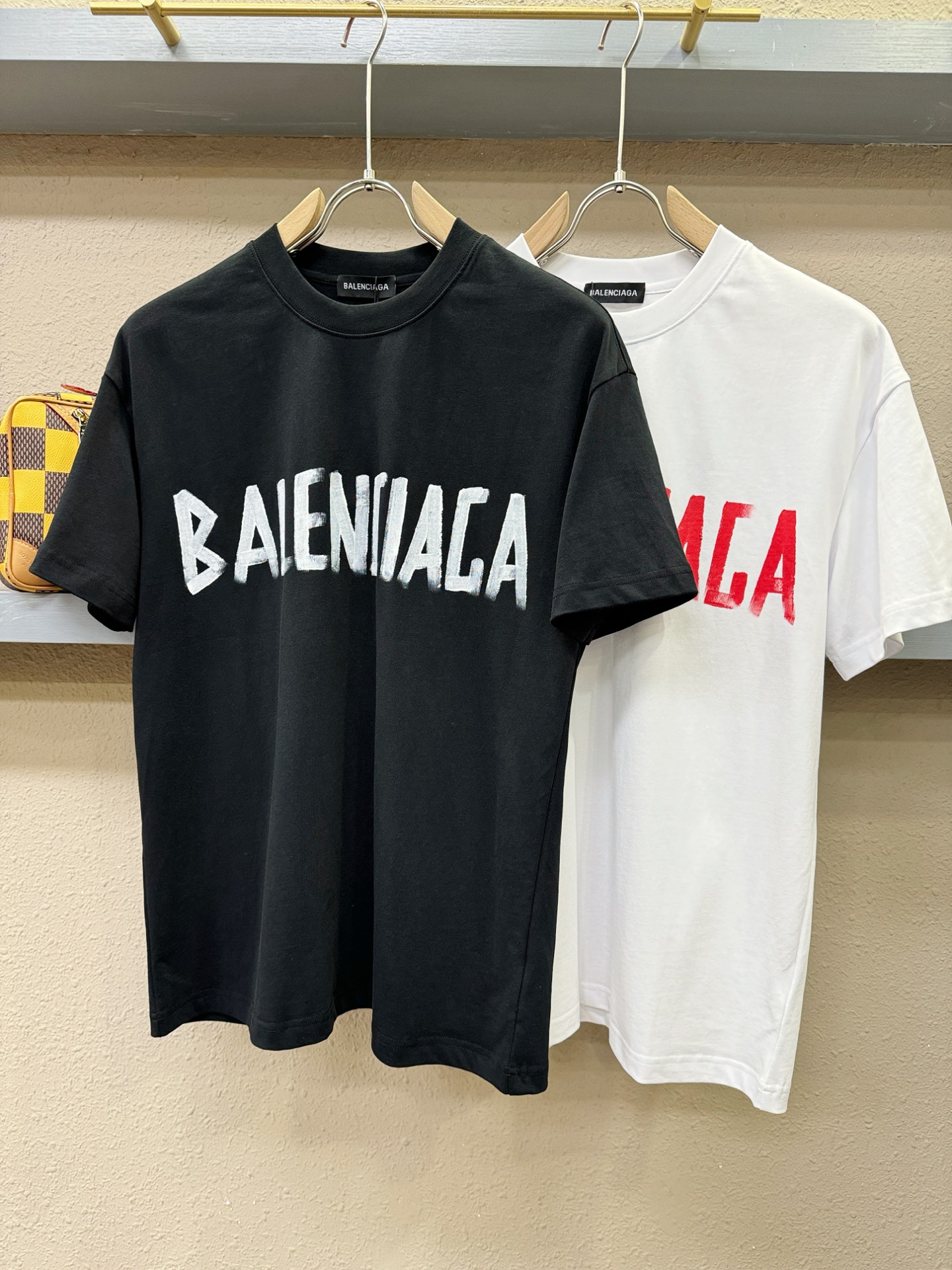 Balenciaga巴黎世家 2026新款短袖T恤！走秀图案时尚休闲短袖T恤衫！设计logo设计！极具设