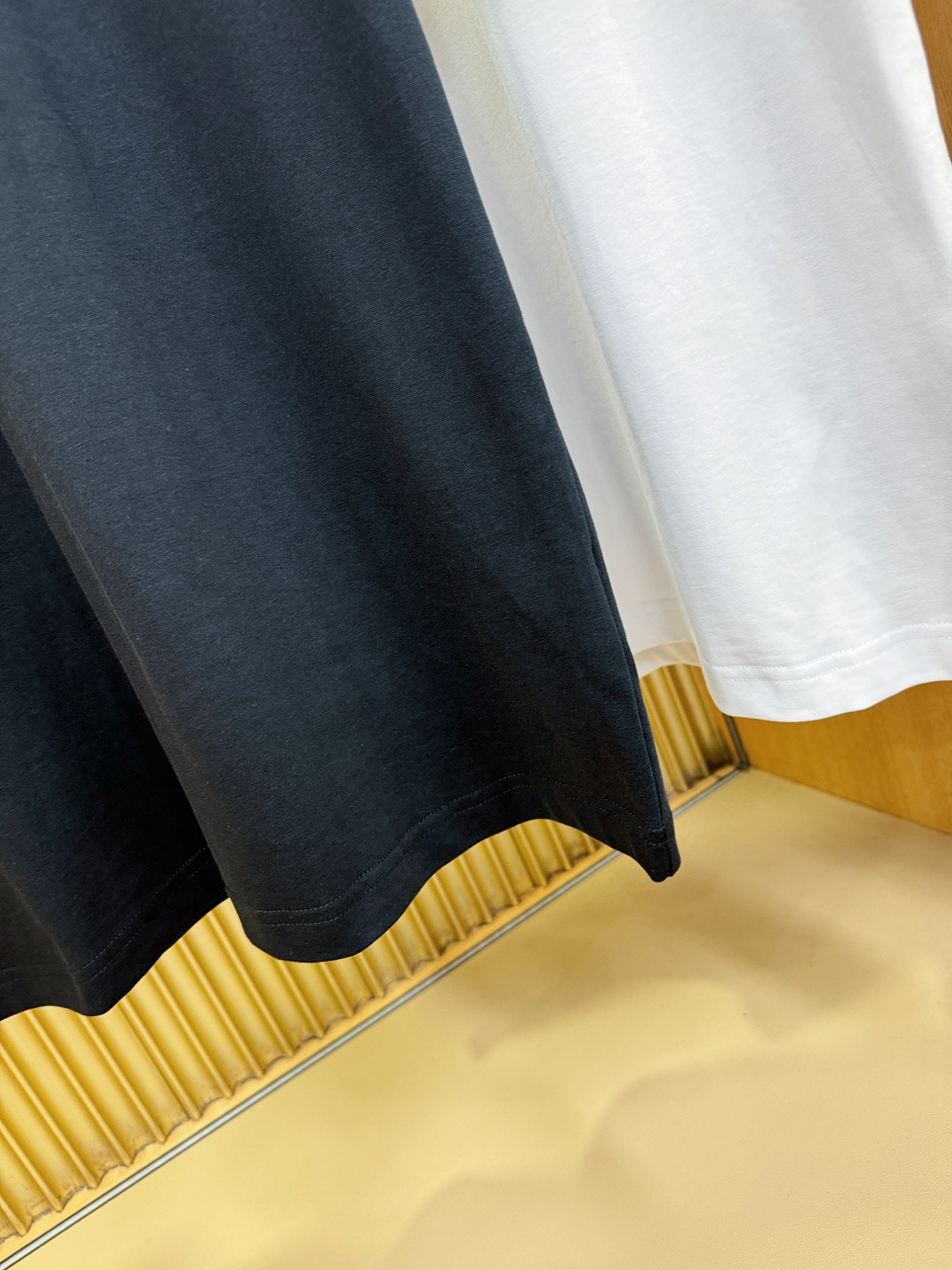 PRADA 普拉达 2026新款短袖T恤！走秀图案时尚休闲短袖T恤衫！设计logo设计！极具设计精选客供