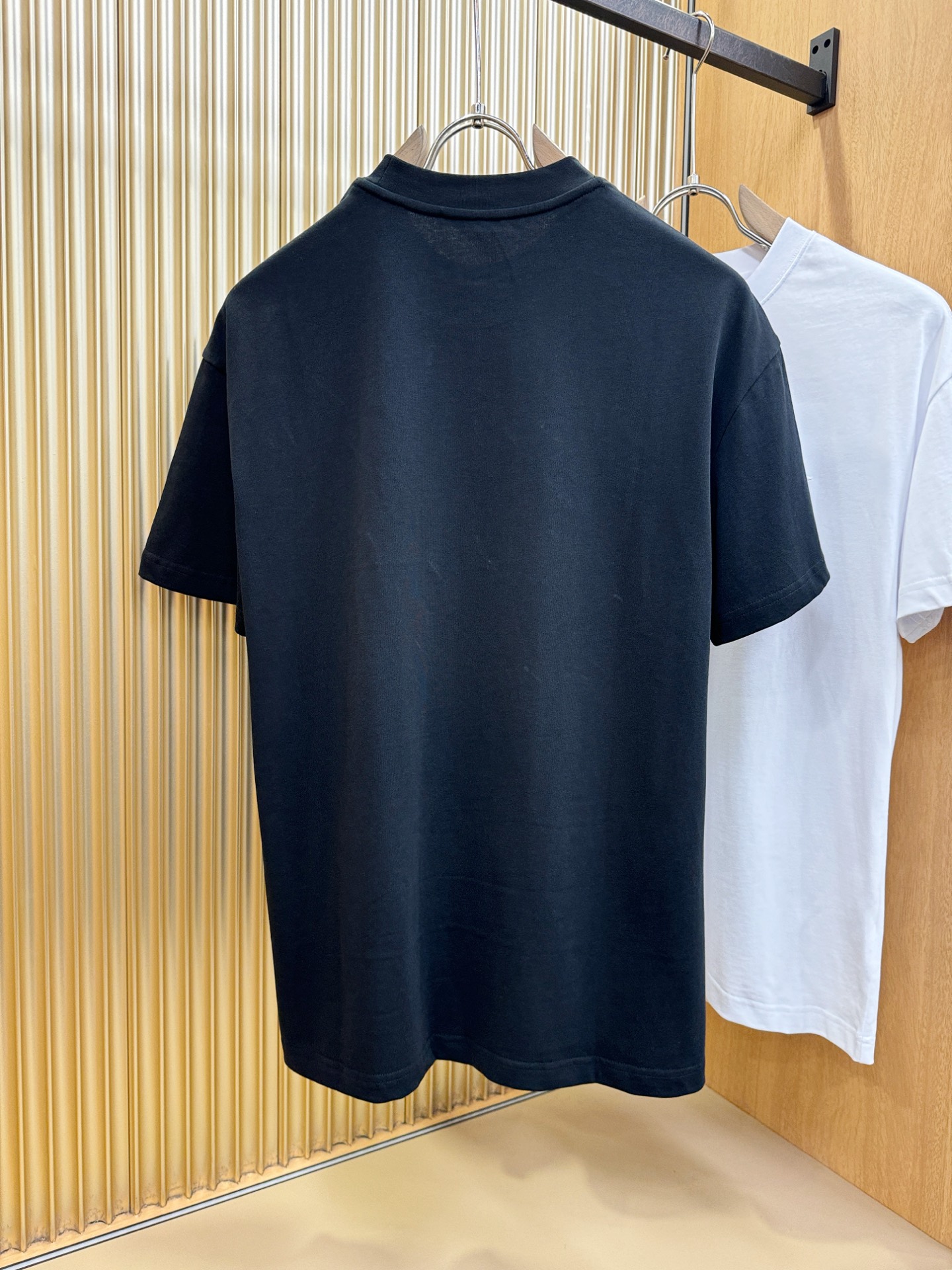 PRADA 普拉达 2026新款短袖T恤！走秀图案时尚休闲短袖T恤衫！设计logo设计！极具设计精选客供