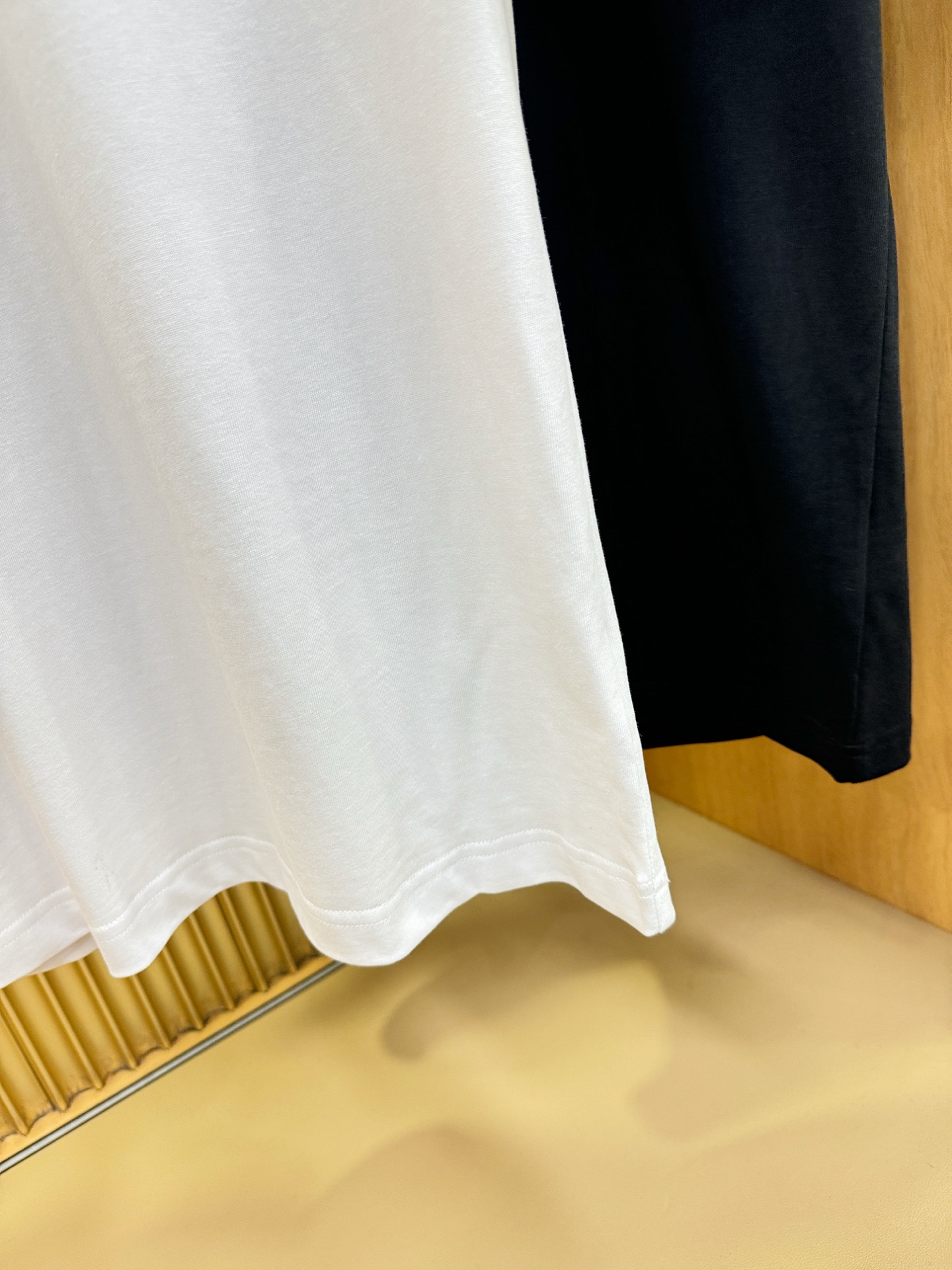 PRADA 普拉达 2026新款短袖T恤！走秀图案时尚休闲短袖T恤衫！设计logo设计！极具设计精选客供