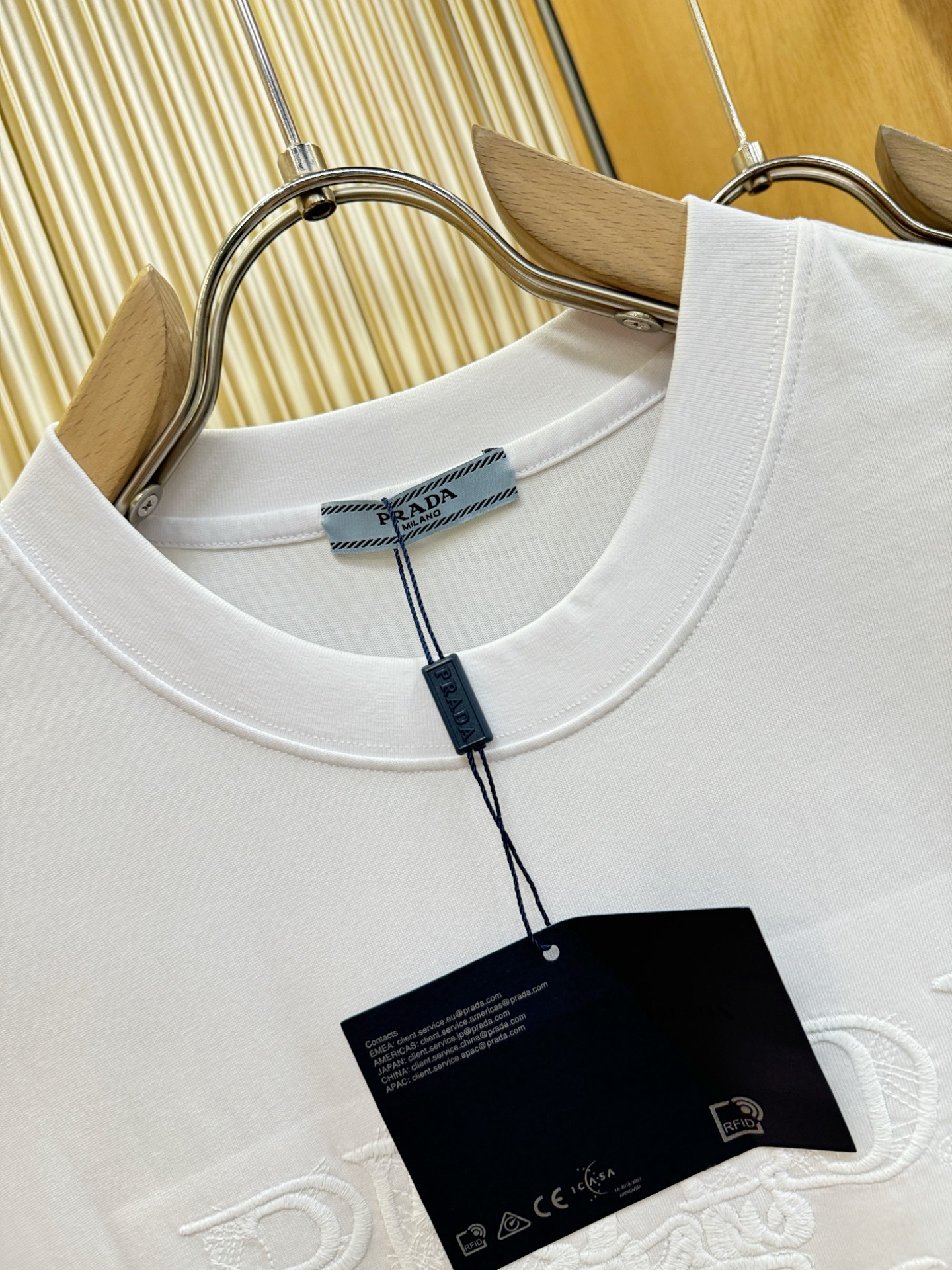 PRADA 普拉达 2026新款短袖T恤！走秀图案时尚休闲短袖T恤衫！设计logo设计！极具设计精选客供