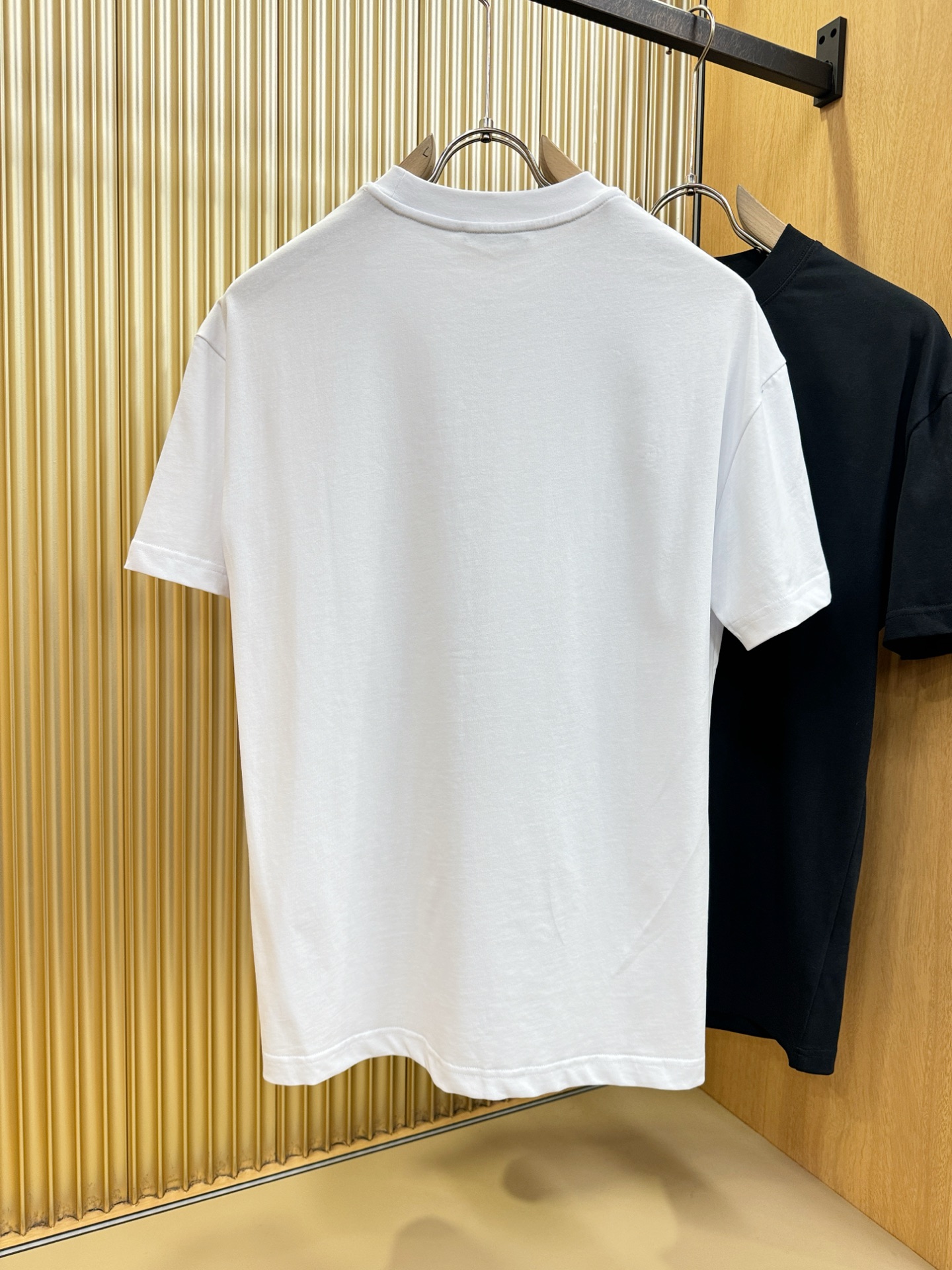 PRADA 普拉达 2026新款短袖T恤！走秀图案时尚休闲短袖T恤衫！设计logo设计！极具设计精选客供