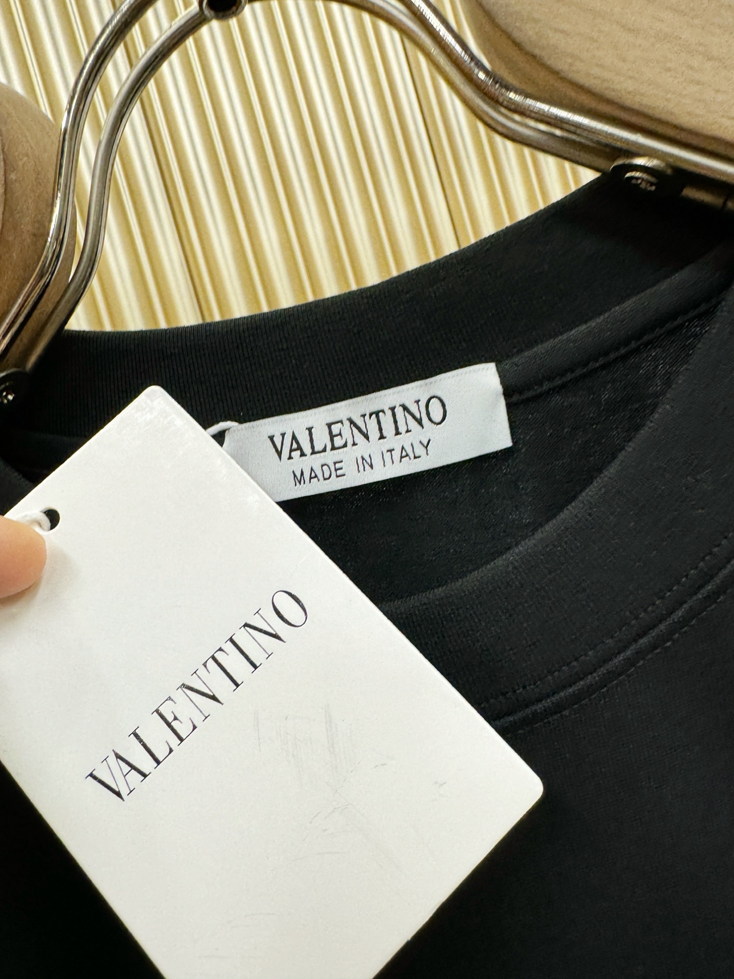 VALENTINO华伦天奴 2026新款短袖T恤！走秀图案时尚休闲短袖T恤衫！设计logo设计！极具设计