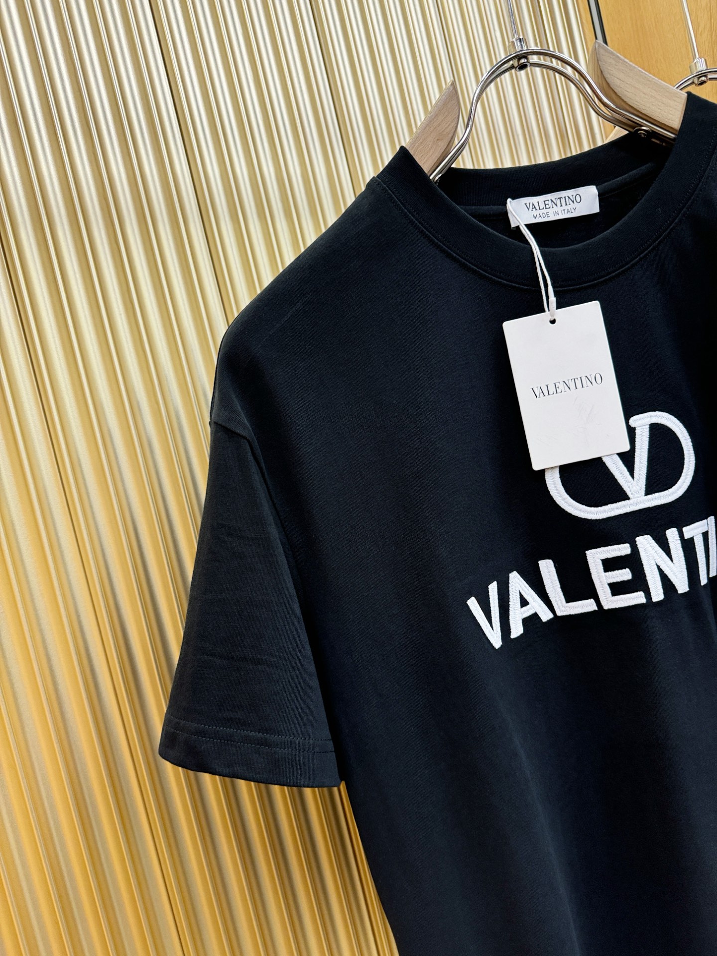 VALENTINO华伦天奴 2026新款短袖T恤！走秀图案时尚休闲短袖T恤衫！设计logo设计！极具设计