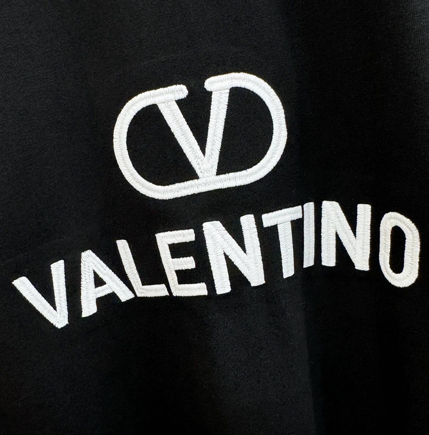 VALENTINO华伦天奴 2026新款短袖T恤！走秀图案时尚休闲短袖T恤衫！设计logo设计！极具设计