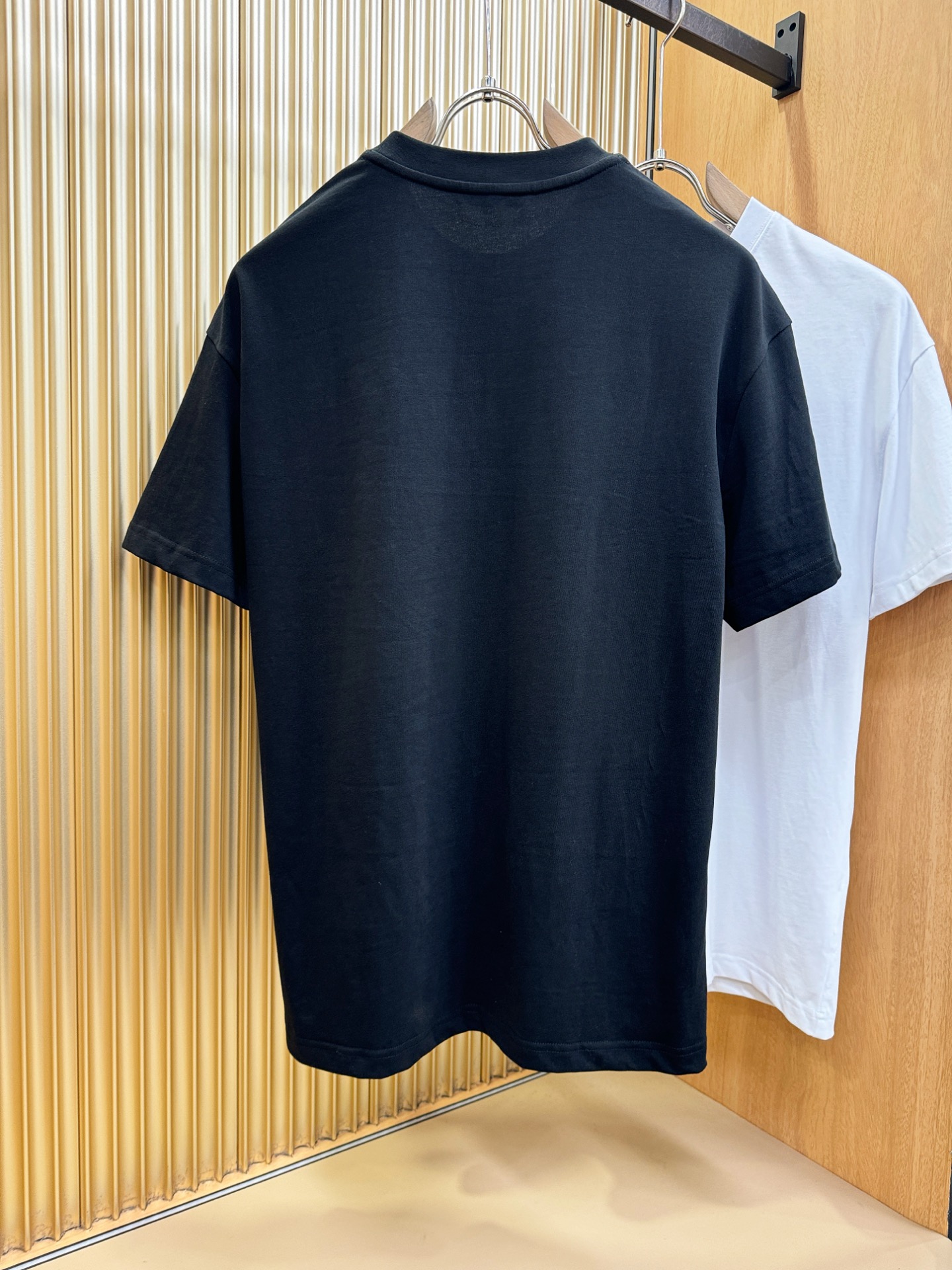 VALENTINO华伦天奴 2026新款短袖T恤！走秀图案时尚休闲短袖T恤衫！设计logo设计！极具设计