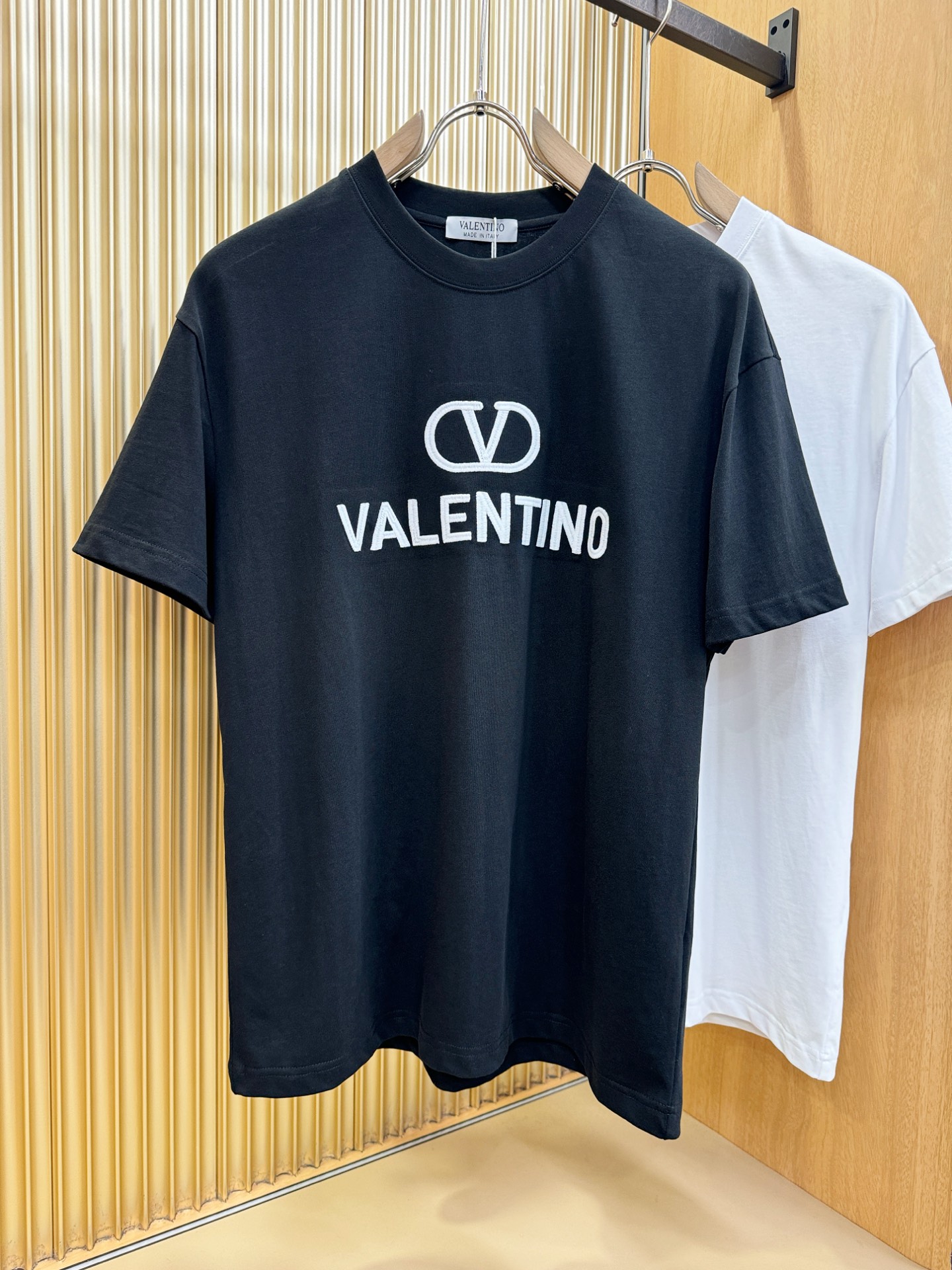 VALENTINO华伦天奴 2026新款短袖T恤！走秀图案时尚休闲短袖T恤衫！设计logo设计！极具设计