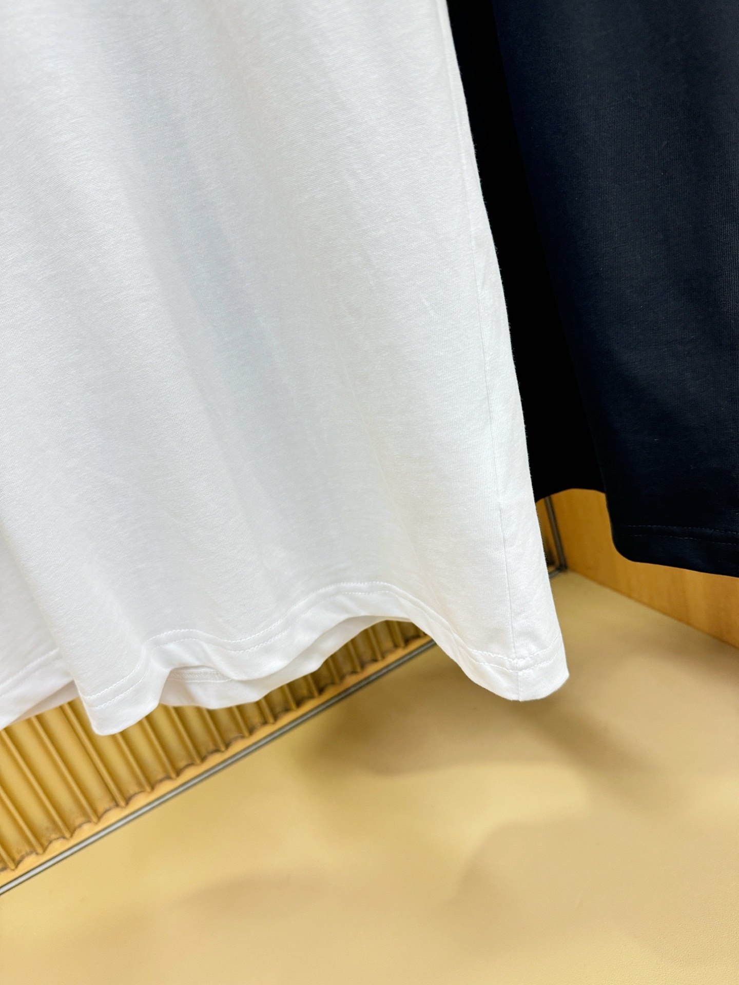 VALENTINO华伦天奴 2026新款短袖T恤！走秀图案时尚休闲短袖T恤衫！设计logo设计！极具设计