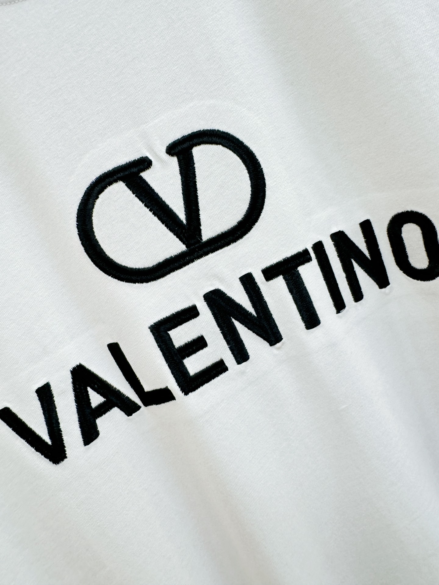 VALENTINO华伦天奴 2026新款短袖T恤！走秀图案时尚休闲短袖T恤衫！设计logo设计！极具设计