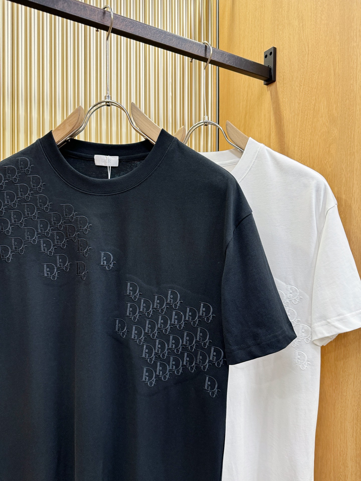 Dior迪奥 2026新款短袖T恤！走秀图案时尚休闲短袖T恤衫！设计logo设计！极具设计精选客供面料，