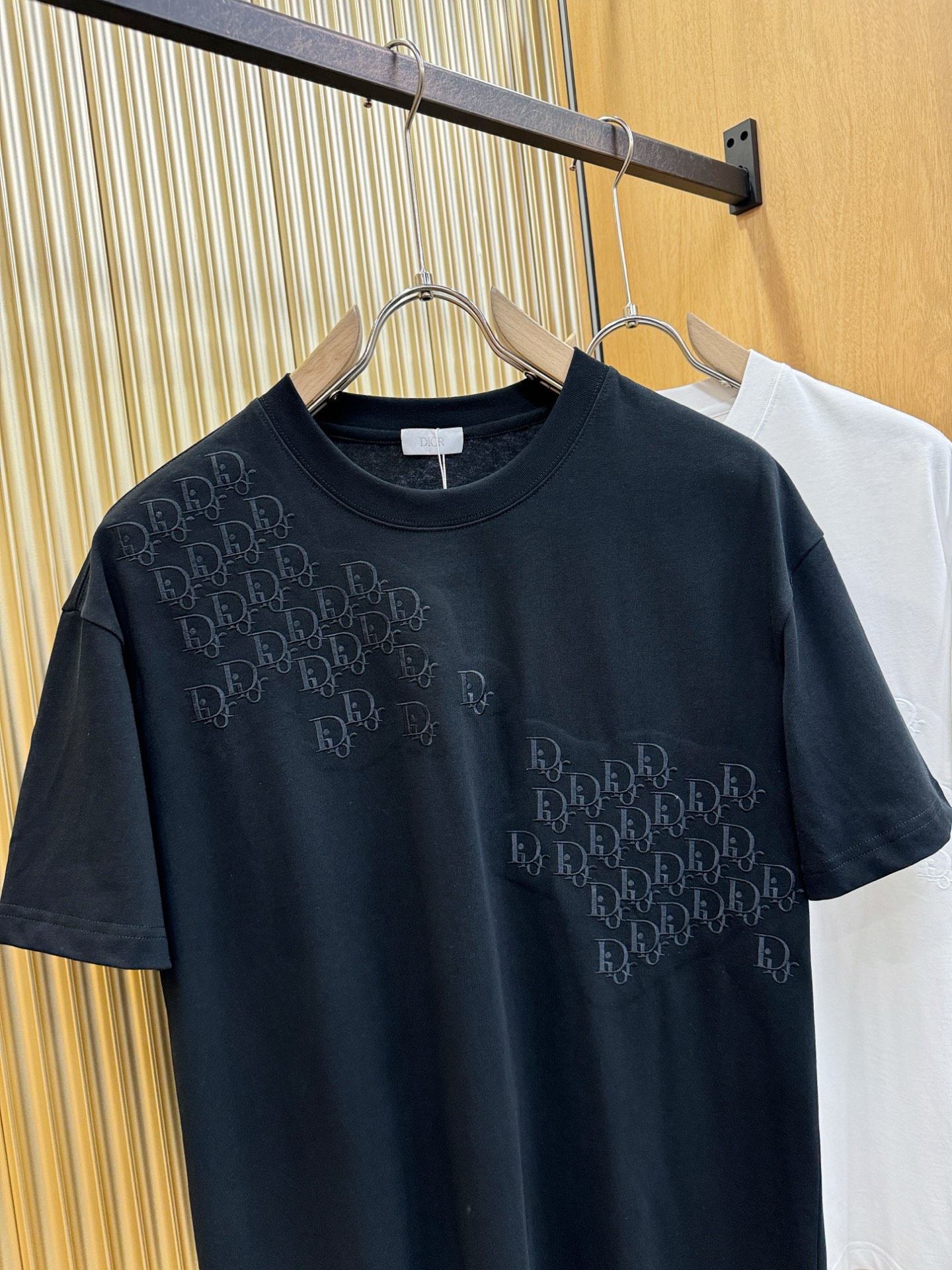 Dior迪奥 2026新款短袖T恤！走秀图案时尚休闲短袖T恤衫！设计logo设计！极具设计精选客供面料，