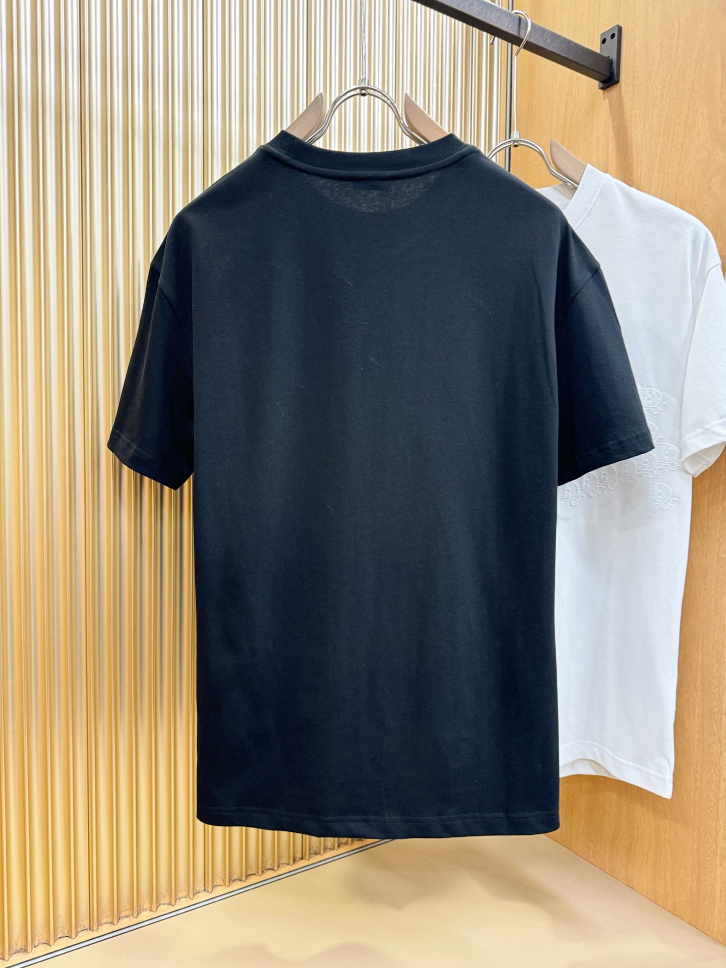 Dior迪奥 2026新款短袖T恤！走秀图案时尚休闲短袖T恤衫！设计logo设计！极具设计精选客供面料，