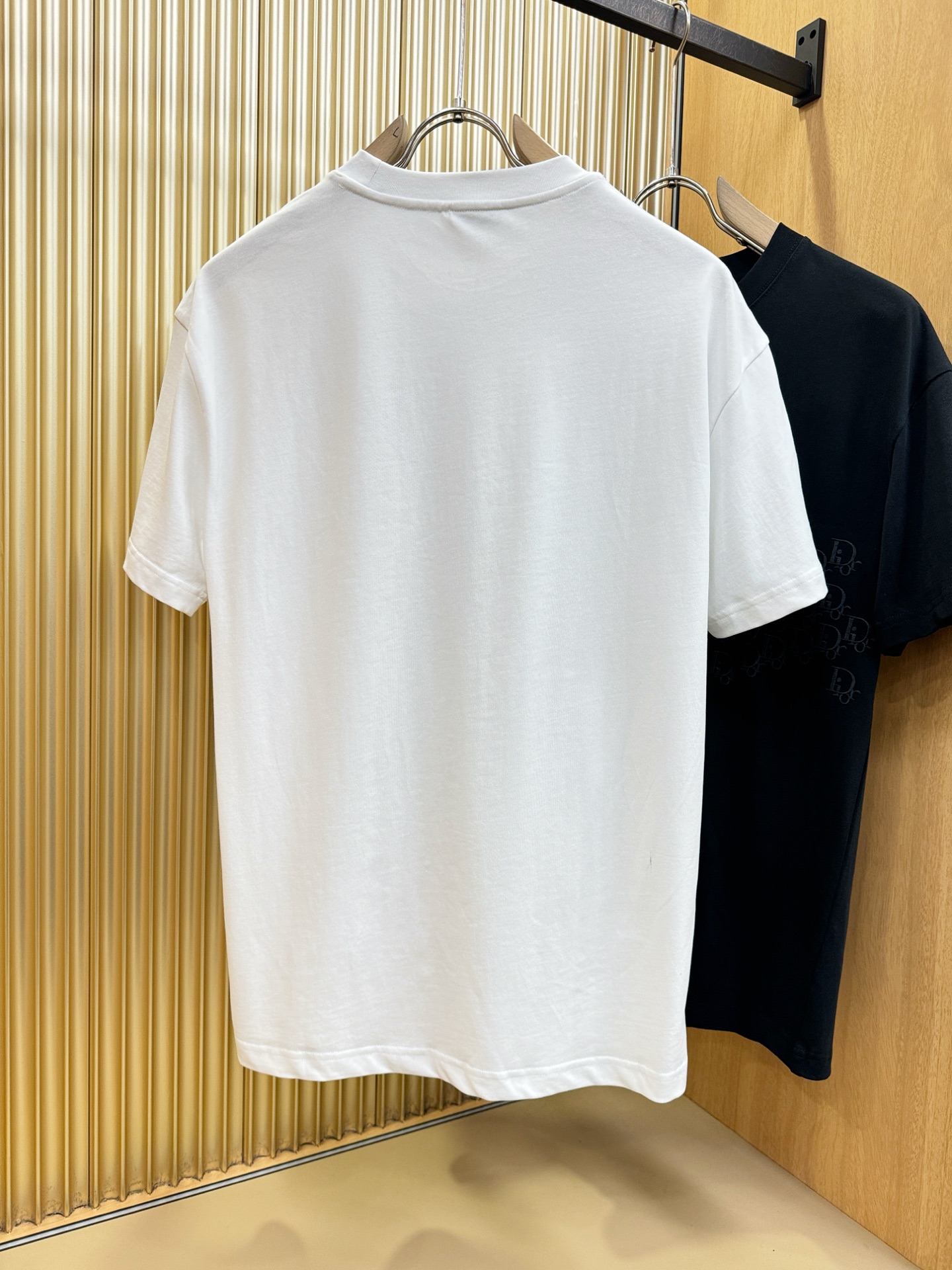 Dior迪奥 2026新款短袖T恤！走秀图案时尚休闲短袖T恤衫！设计logo设计！极具设计精选客供面料，