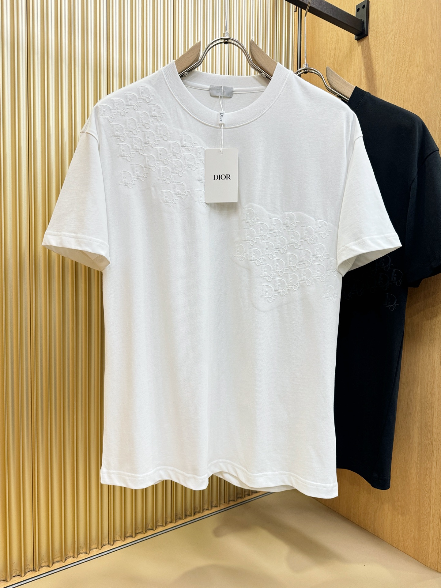 Dior迪奥 2026新款短袖T恤！走秀图案时尚休闲短袖T恤衫！设计logo设计！极具设计精选客供面料，