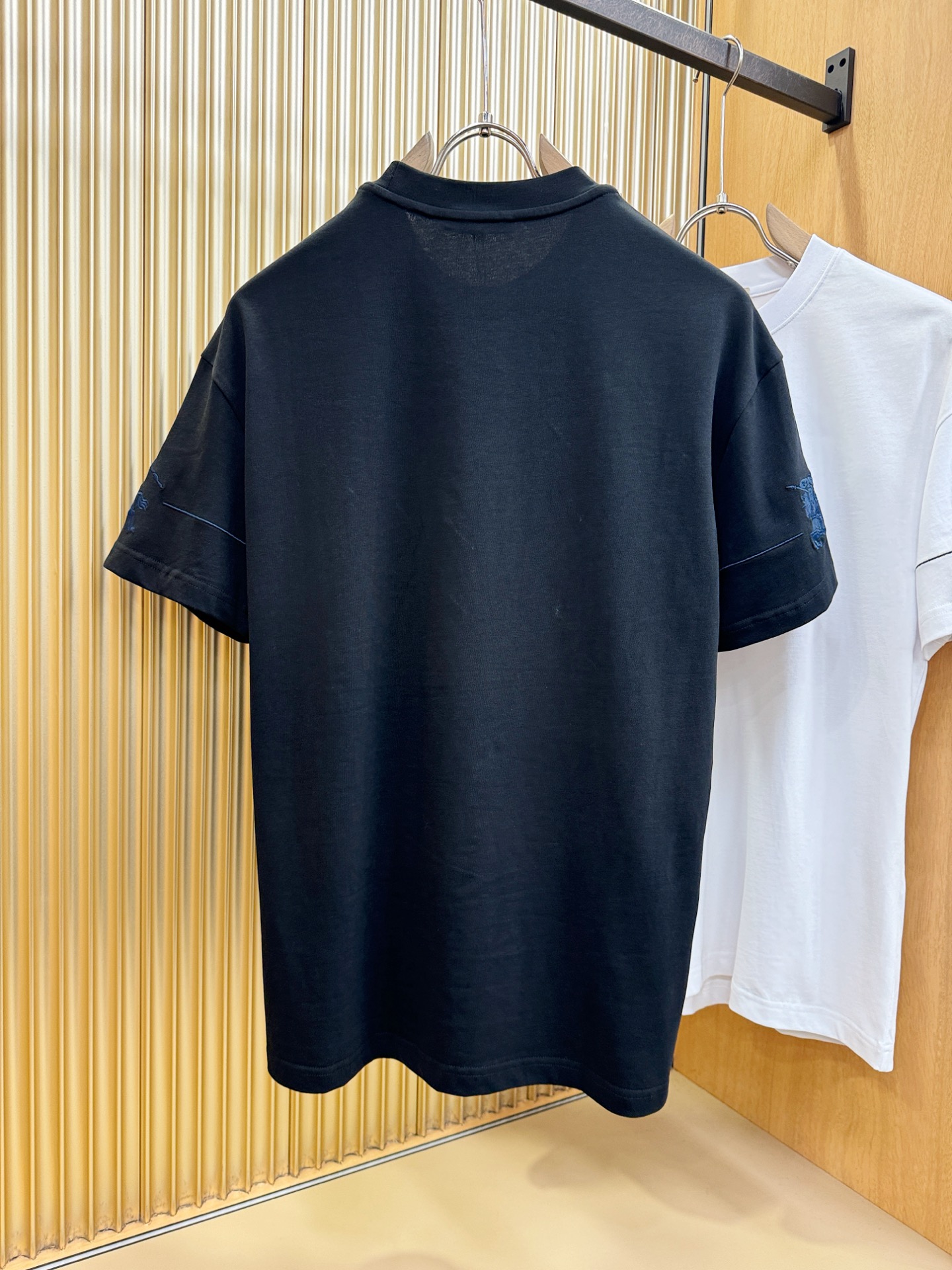 BURBERRY巴宝莉 2026新款短袖T恤！走秀图案时尚休闲短袖T恤衫！设计logo设计！极具设计精选