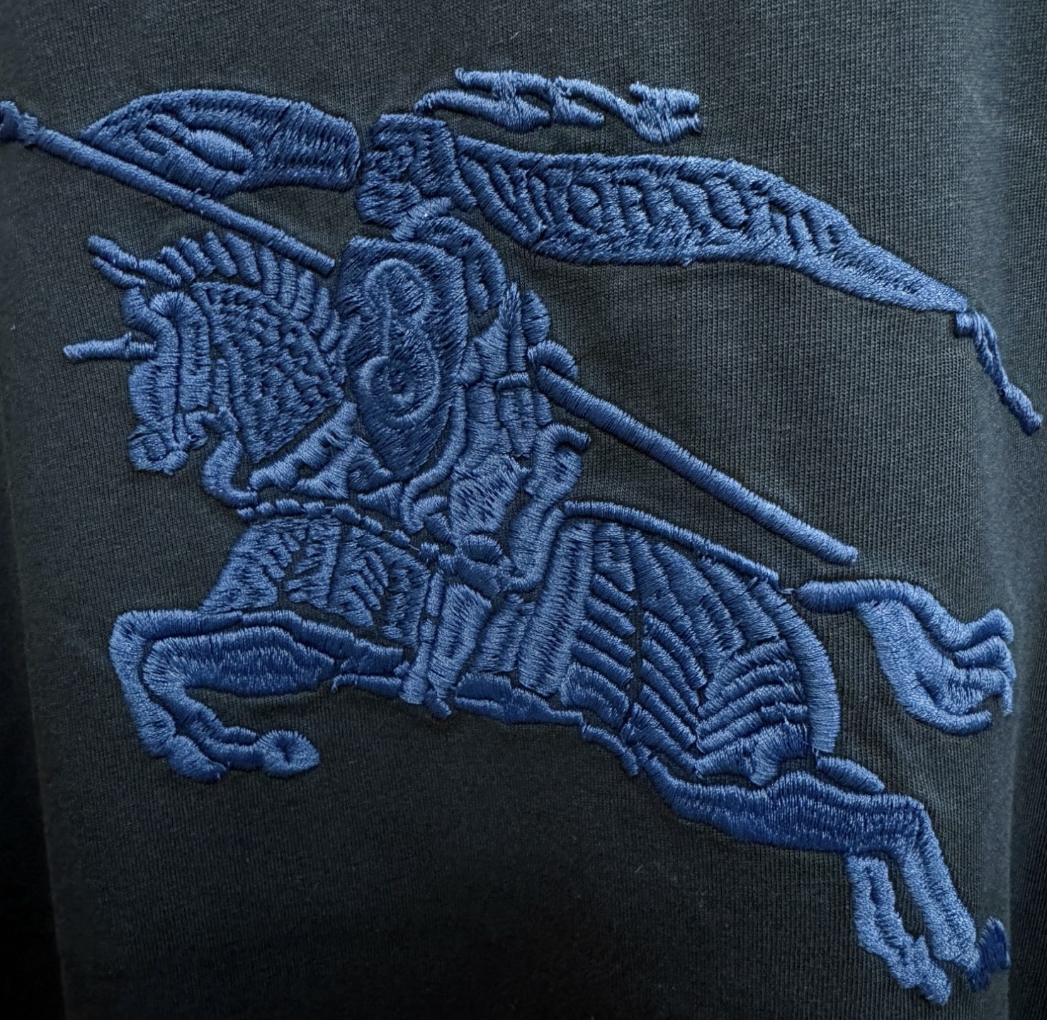 BURBERRY巴宝莉 2026新款短袖T恤！走秀图案时尚休闲短袖T恤衫！设计logo设计！极具设计精选