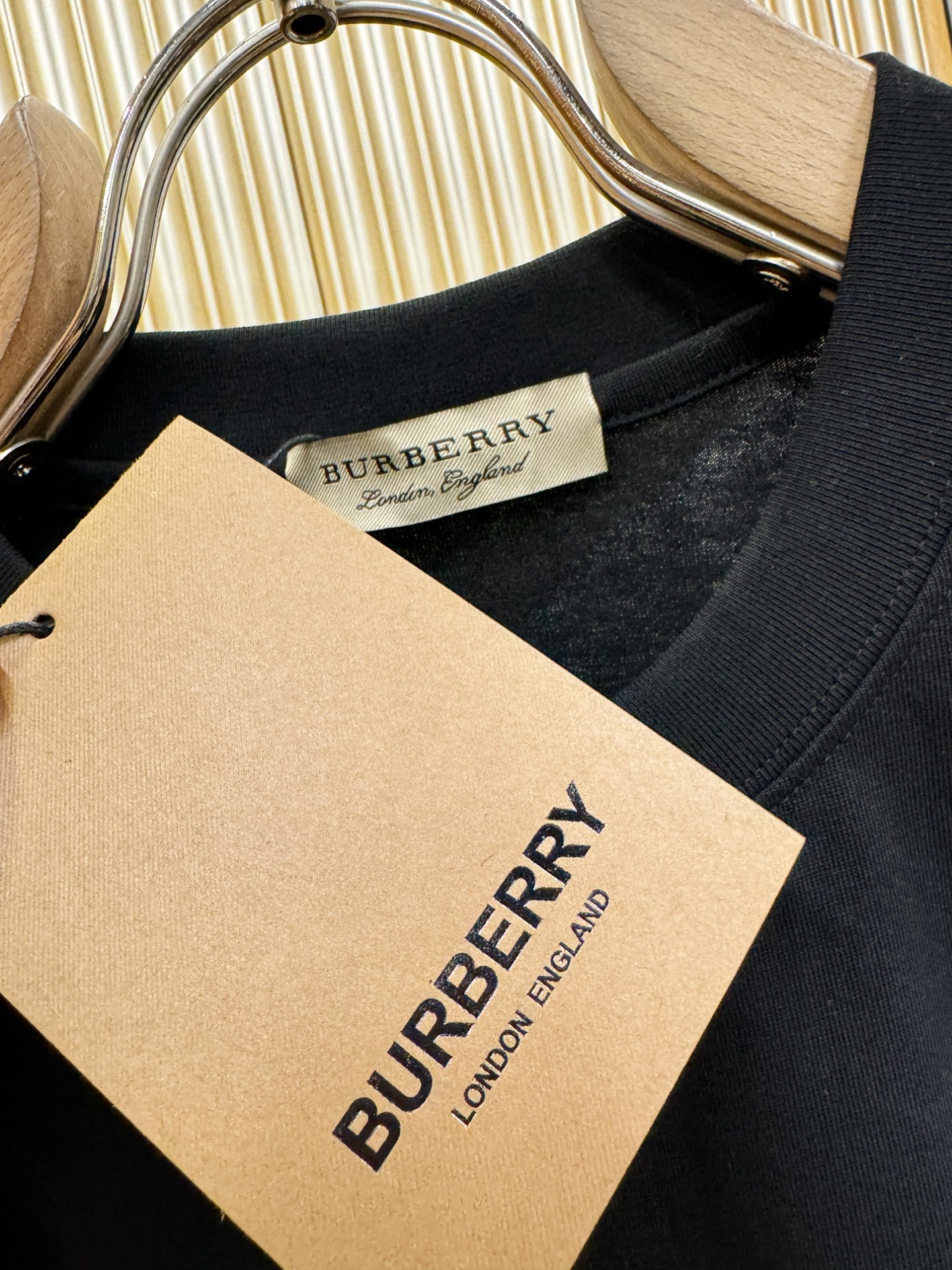 BURBERRY巴宝莉 2026新款短袖T恤！走秀图案时尚休闲短袖T恤衫！设计logo设计！极具设计精选