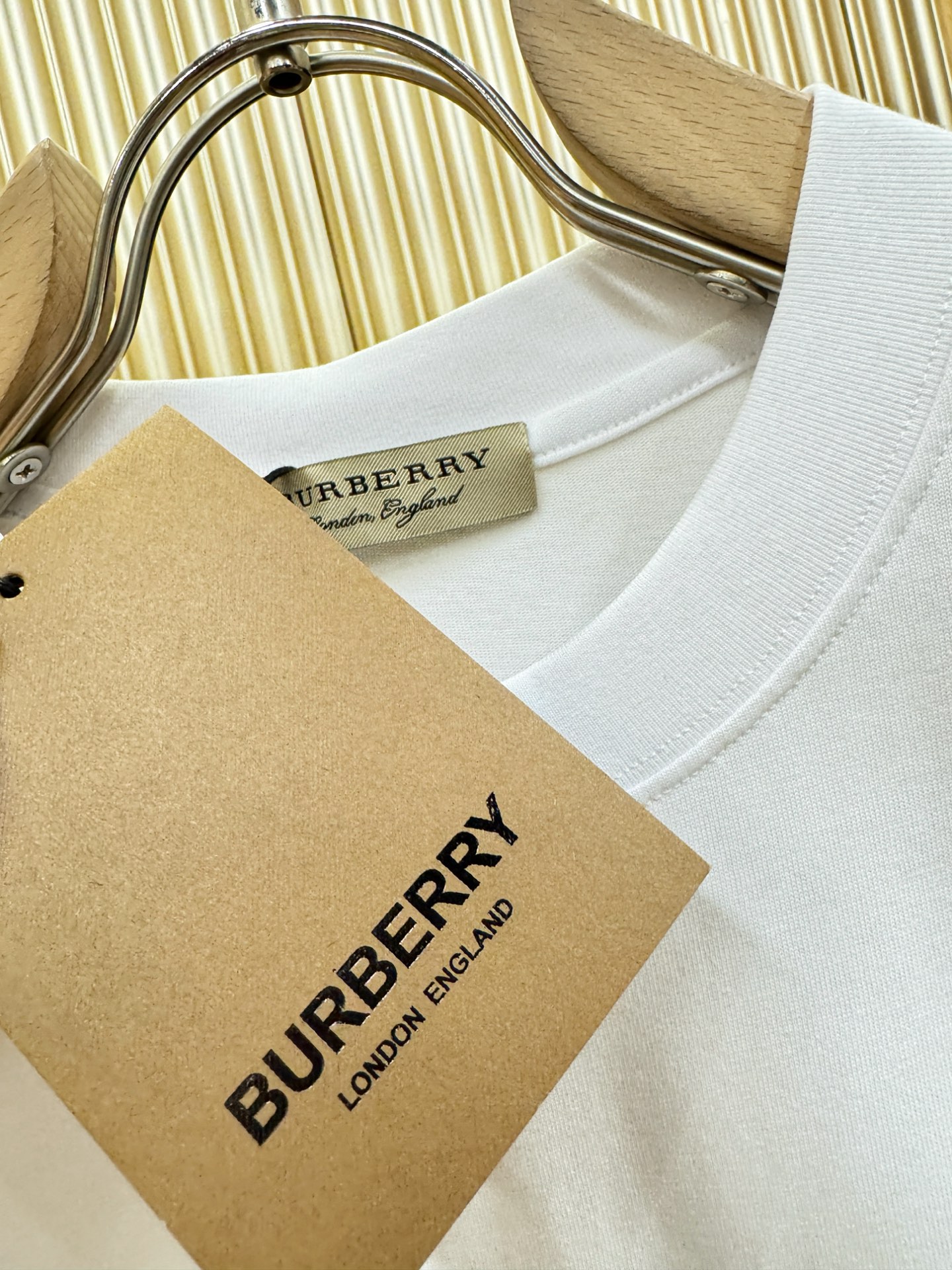 BURBERRY巴宝莉 2026新款短袖T恤！走秀图案时尚休闲短袖T恤衫！设计logo设计！极具设计精选