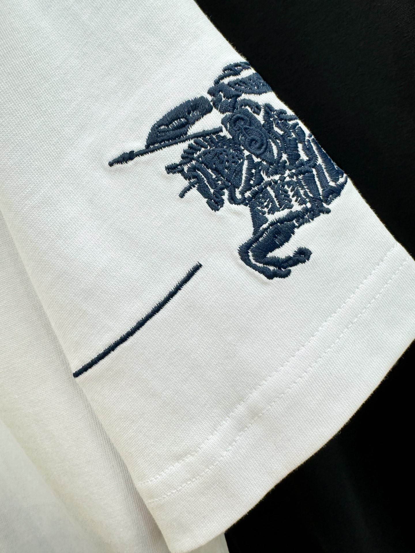 BURBERRY巴宝莉 2026新款短袖T恤！走秀图案时尚休闲短袖T恤衫！设计logo设计！极具设计精选