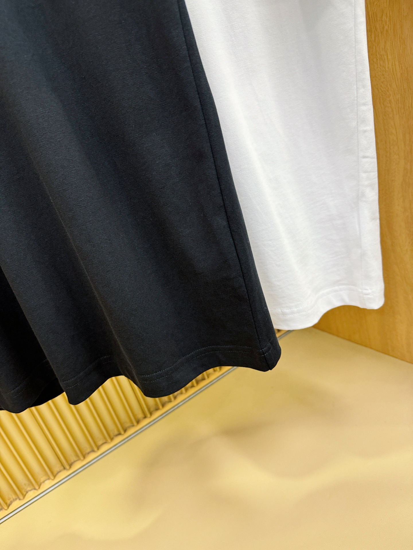 VALENTINO华伦天奴 2026新款短袖T恤！走秀图案时尚休闲短袖T恤衫！设计logo设计！极具设计