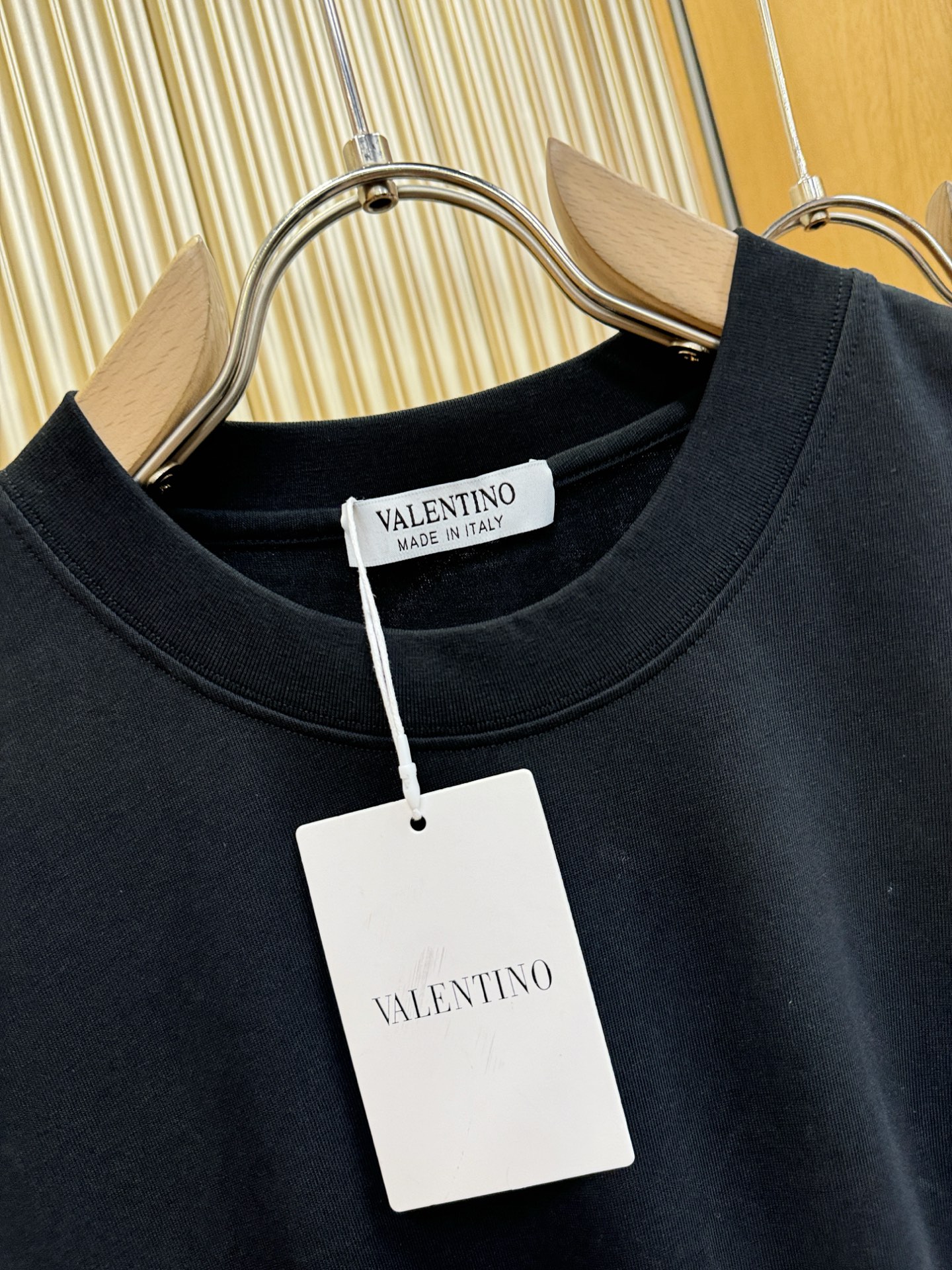 VALENTINO华伦天奴 2026新款短袖T恤！走秀图案时尚休闲短袖T恤衫！设计logo设计！极具设计