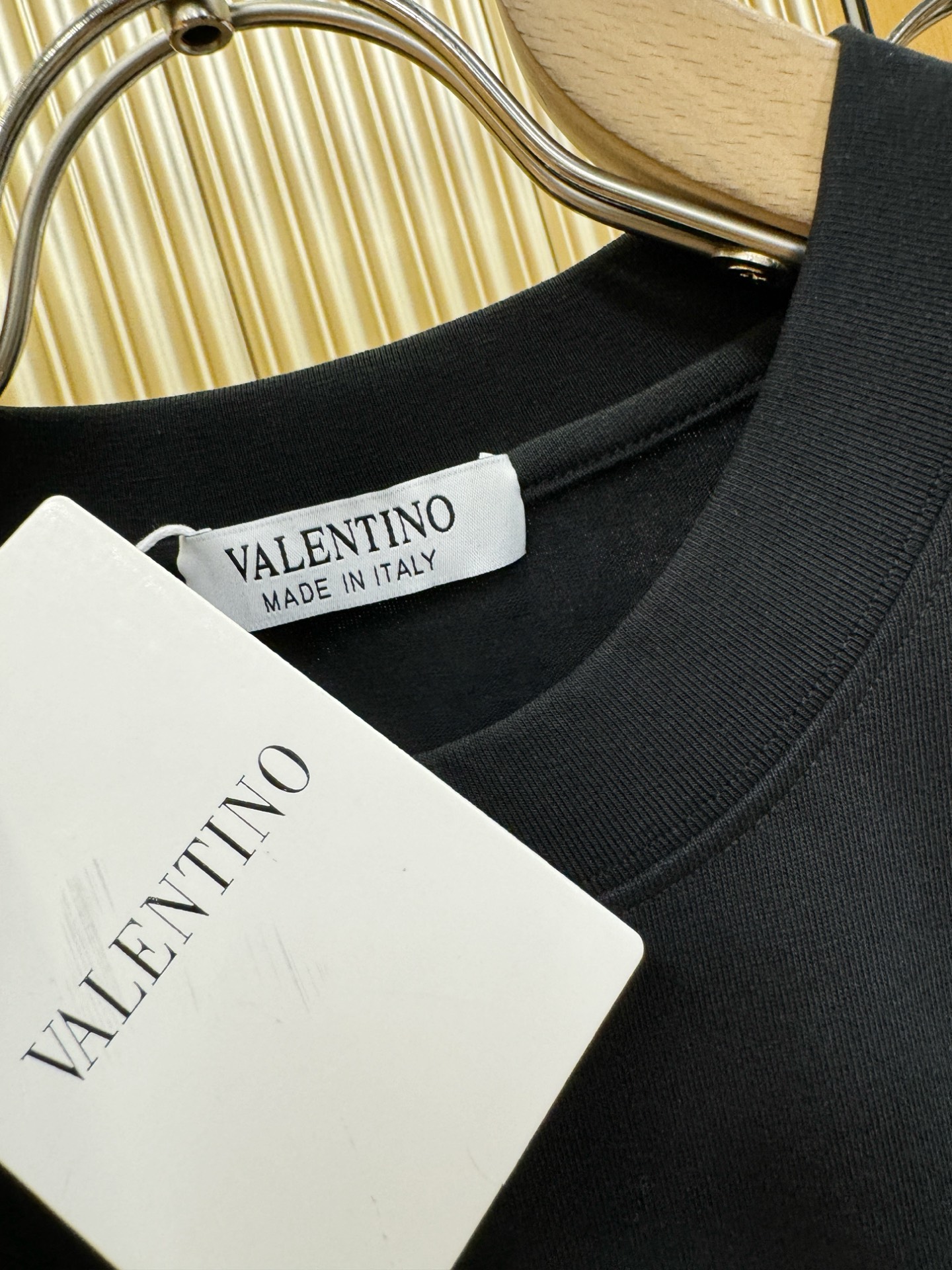 VALENTINO华伦天奴 2026新款短袖T恤！走秀图案时尚休闲短袖T恤衫！设计logo设计！极具设计