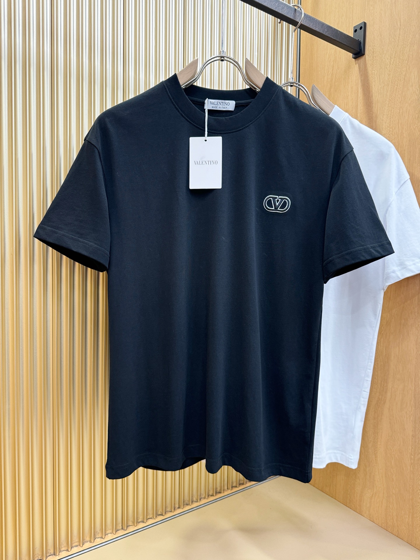 VALENTINO华伦天奴 2026新款短袖T恤！走秀图案时尚休闲短袖T恤衫！设计logo设计！极具设计