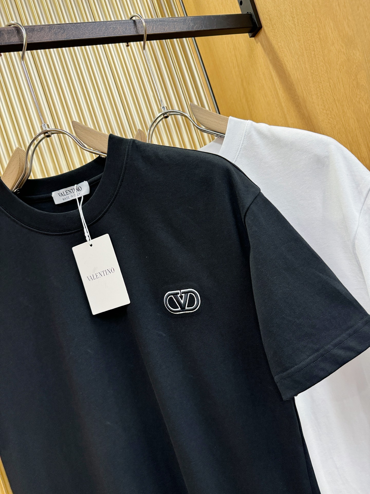 VALENTINO华伦天奴 2026新款短袖T恤！走秀图案时尚休闲短袖T恤衫！设计logo设计！极具设计