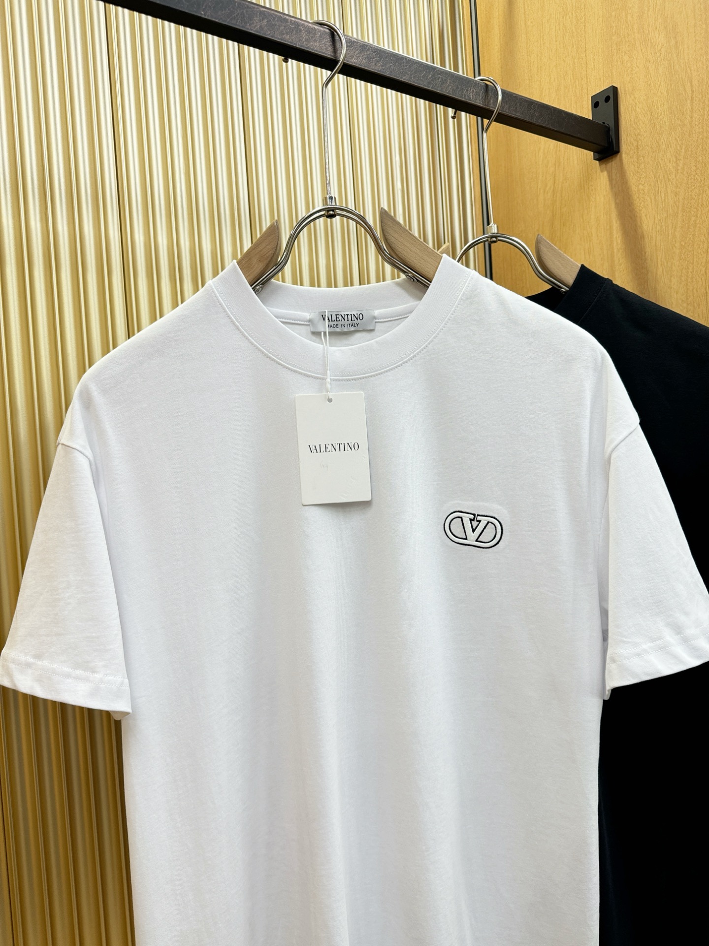 VALENTINO华伦天奴 2026新款短袖T恤！走秀图案时尚休闲短袖T恤衫！设计logo设计！极具设计