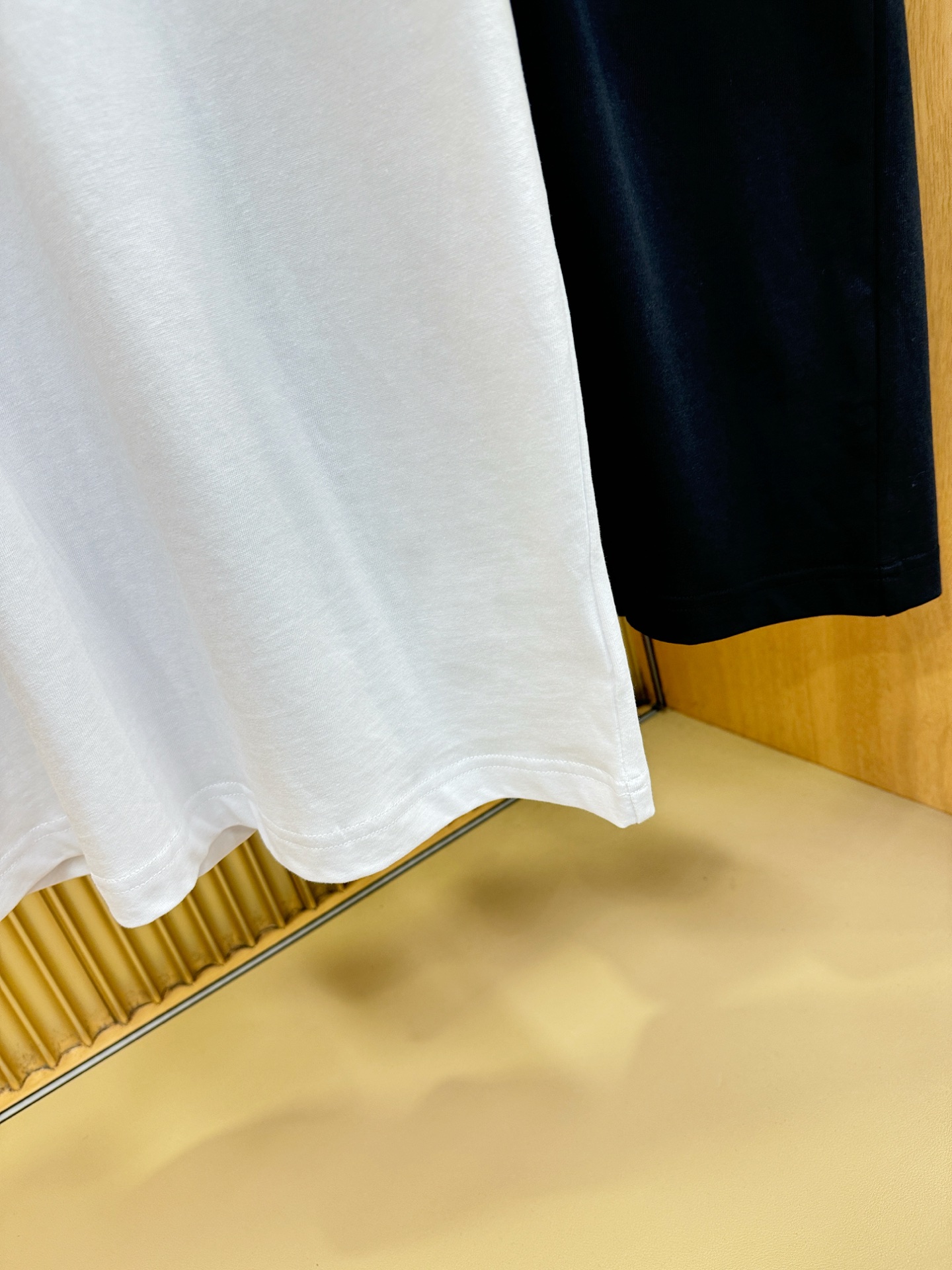 VALENTINO华伦天奴 2026新款短袖T恤！走秀图案时尚休闲短袖T恤衫！设计logo设计！极具设计